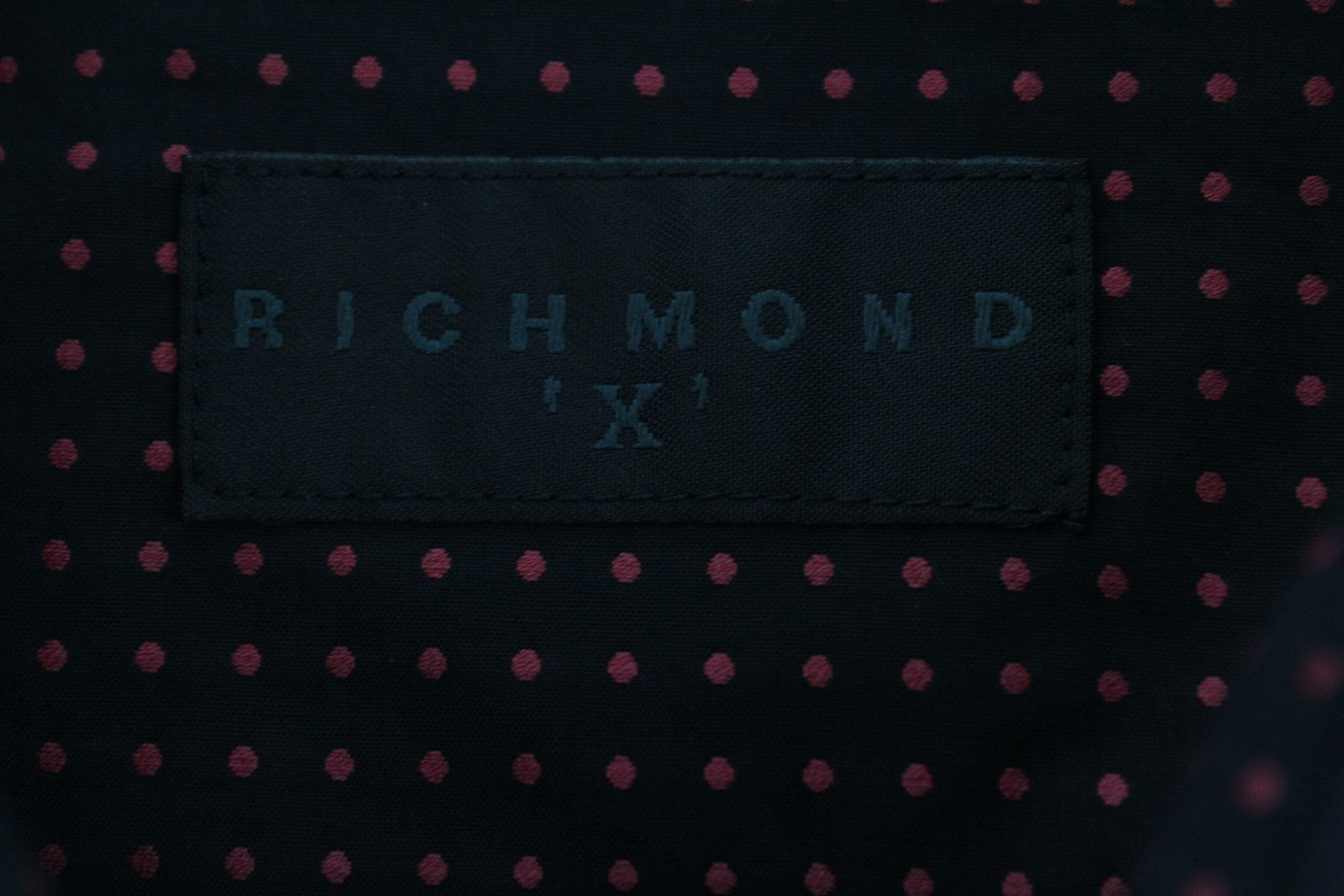 RICHMOND vyriški M/L dydžio juodi medvilniniai marškiniai ilgomis rankovėmis su sagomis užsegamais taškeliais 