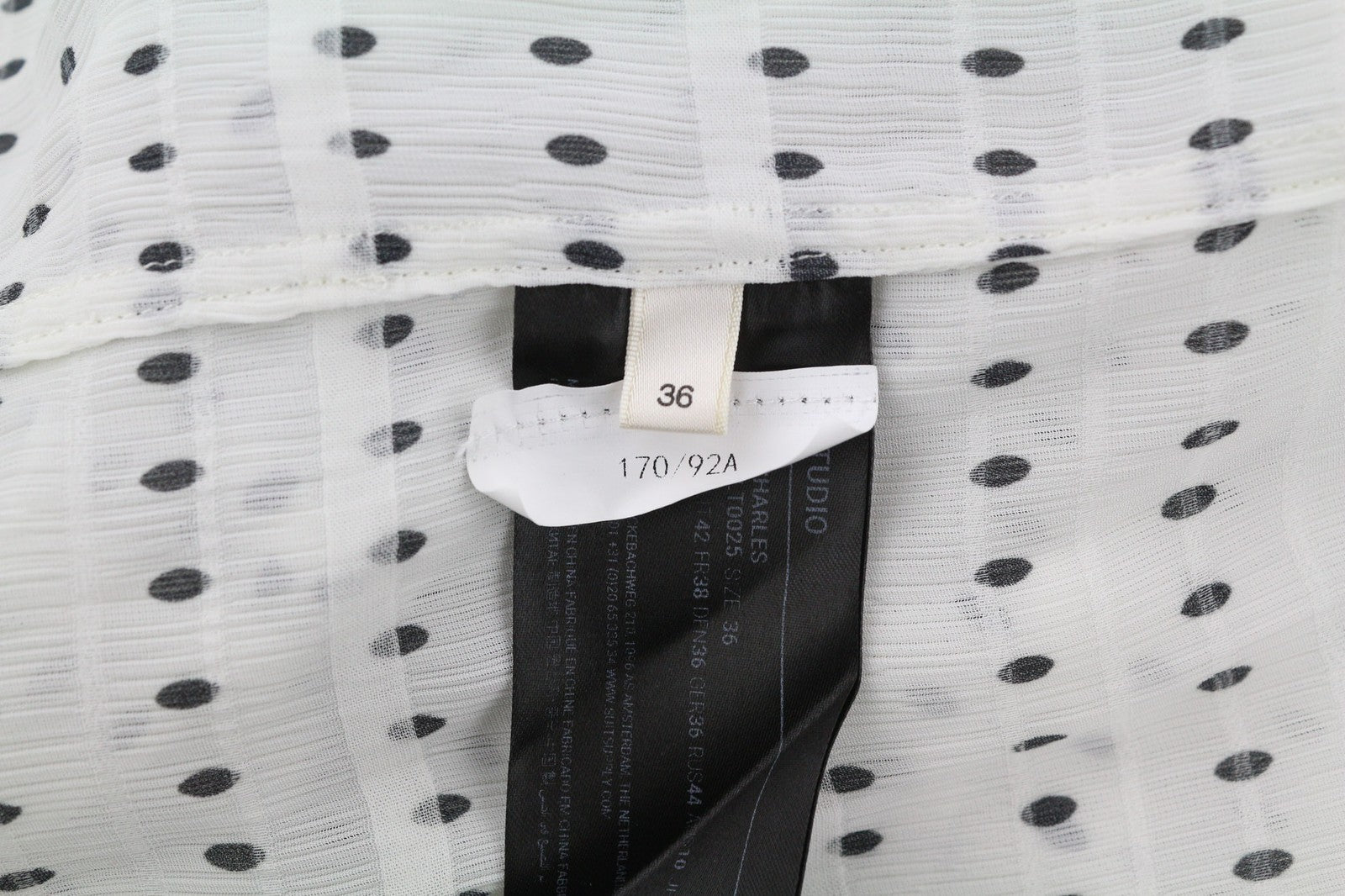 SUISTUDIO Charles moteriški marškinėliai UK10 balti taškuoti ilgomis rankovėmis, tamprūs 