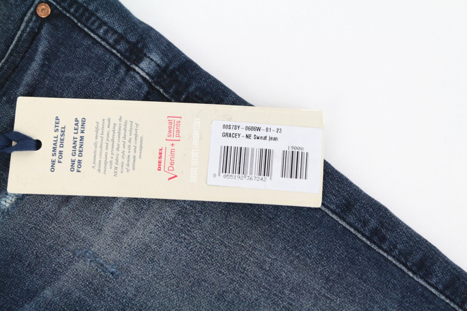 DIESEL Gracey-Ne 0686W moteriški W23 Slim mėlyni Jogg tamprūs sportiniai džinsai 