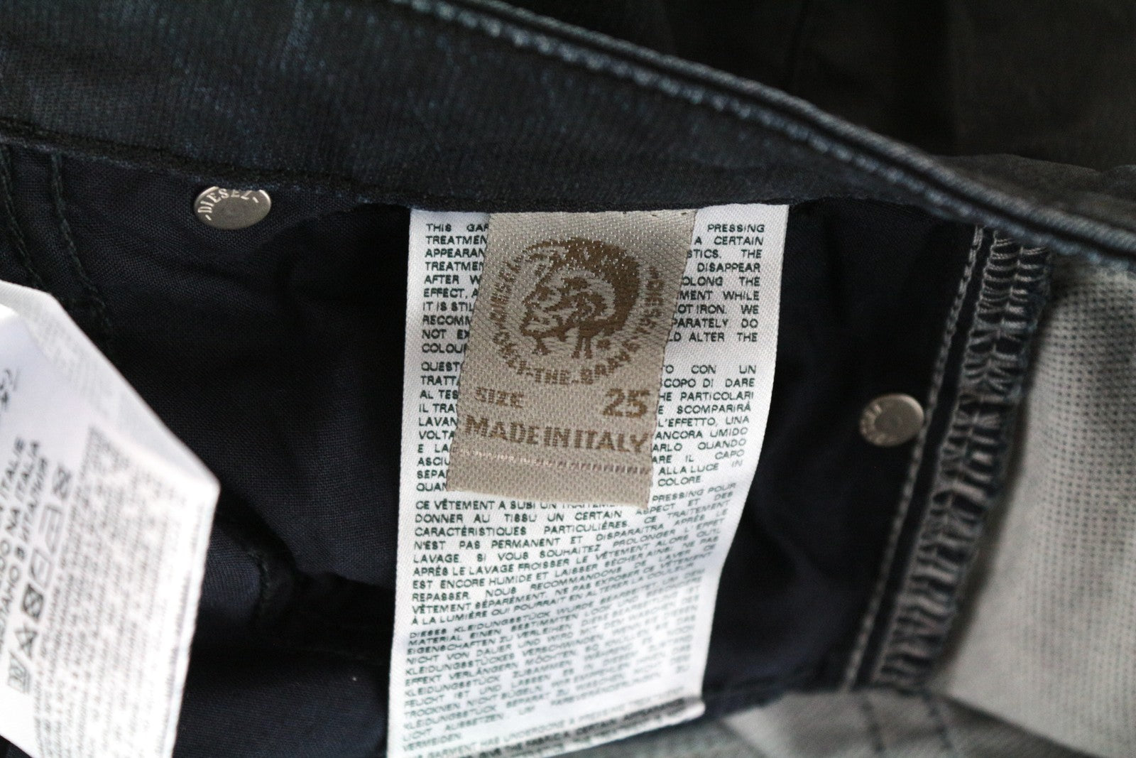 DIESEL Gracey-Ne 0688U moteriški W25 ploni juodi dengti tamprūs jogg džinsai 