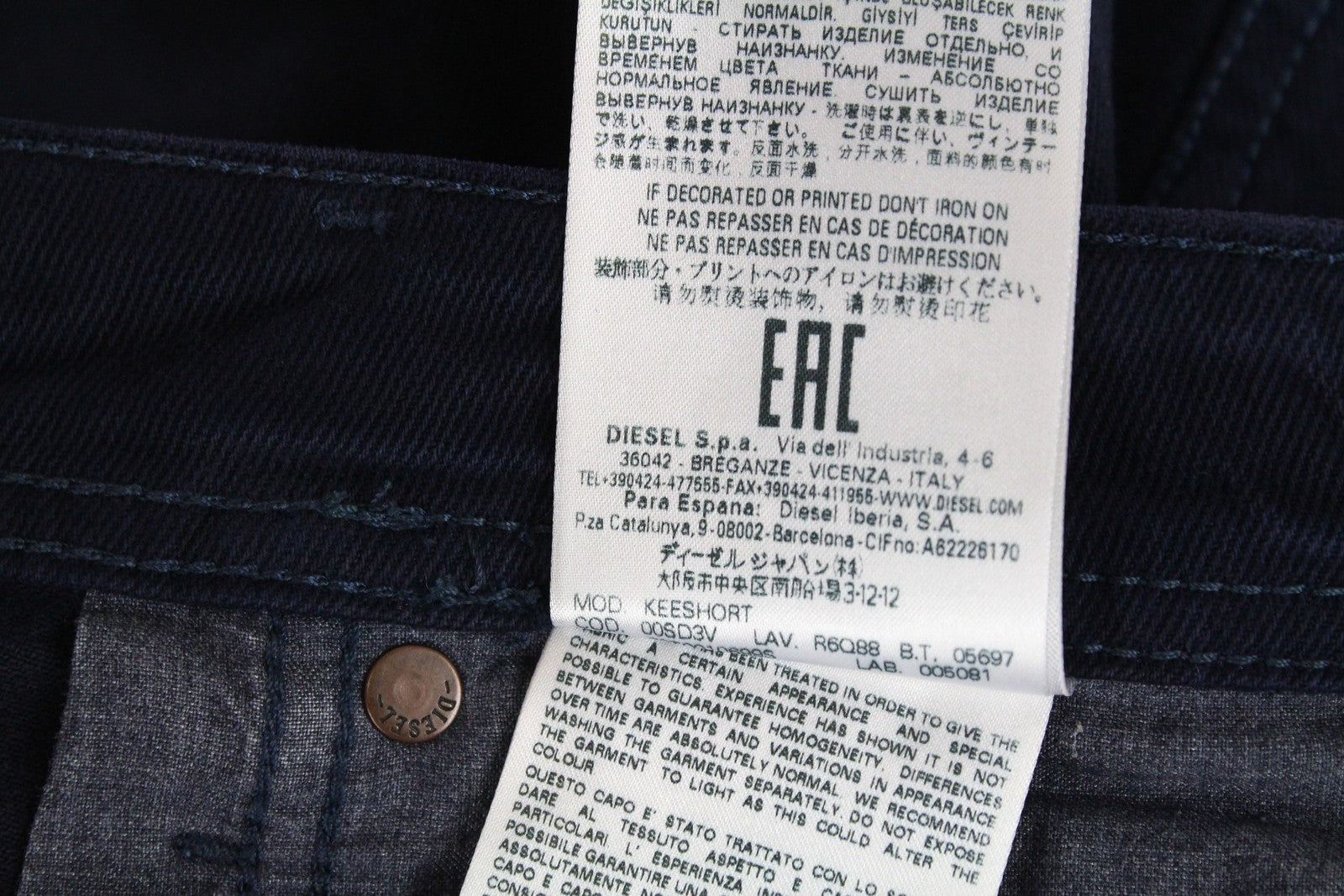 DIESEL Keeshort R6Q88 Men Shorts W28 Dark Blue Cotton Stretch 5-Pocket Denim