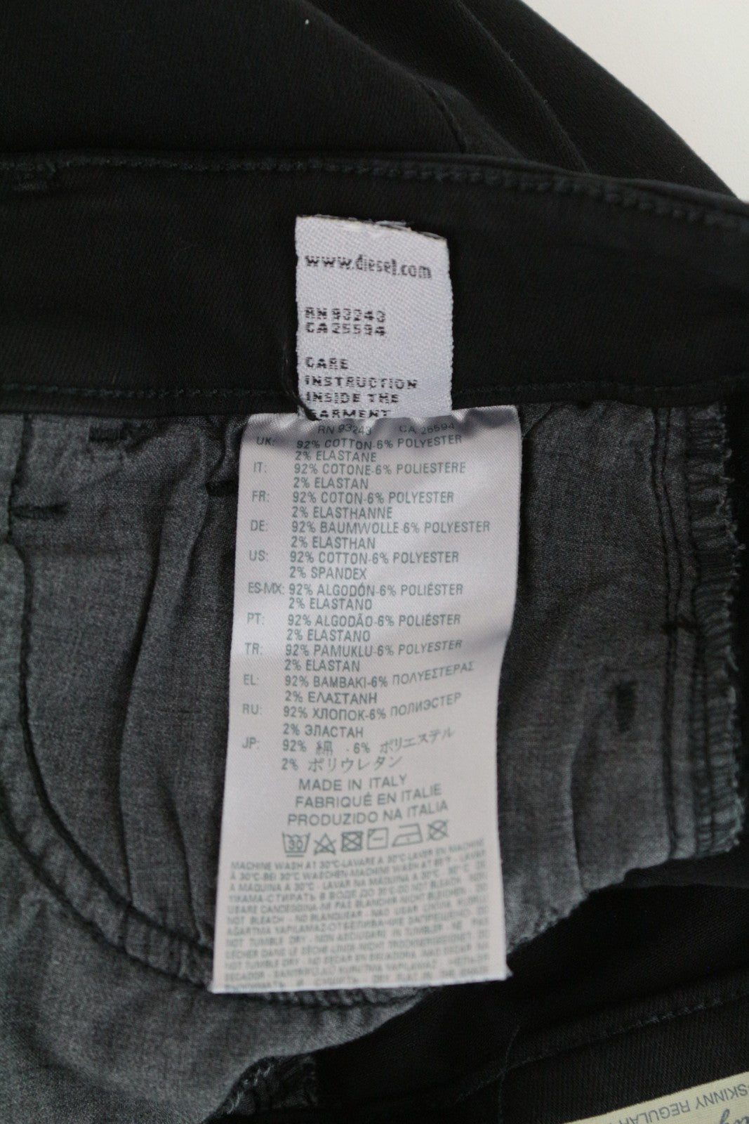 DIESEL Slandy-Ankle 084EX W27/L32 aptempti juodi tamprūs moteriški plėšyti džinsai 