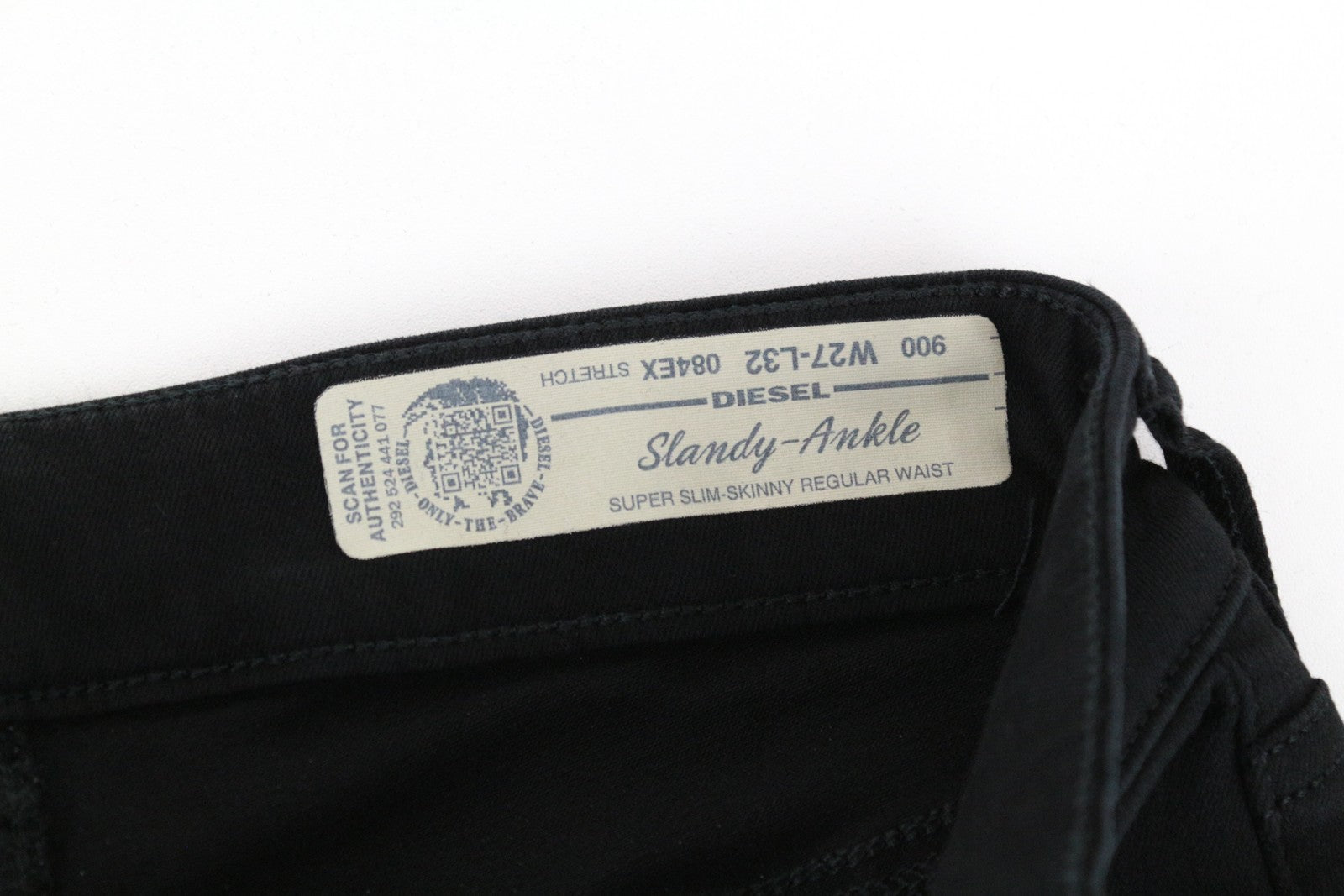 DIESEL Slandy-Ankle 084EX W27/L32 aptempti juodi tamprūs moteriški plėšyti džinsai 