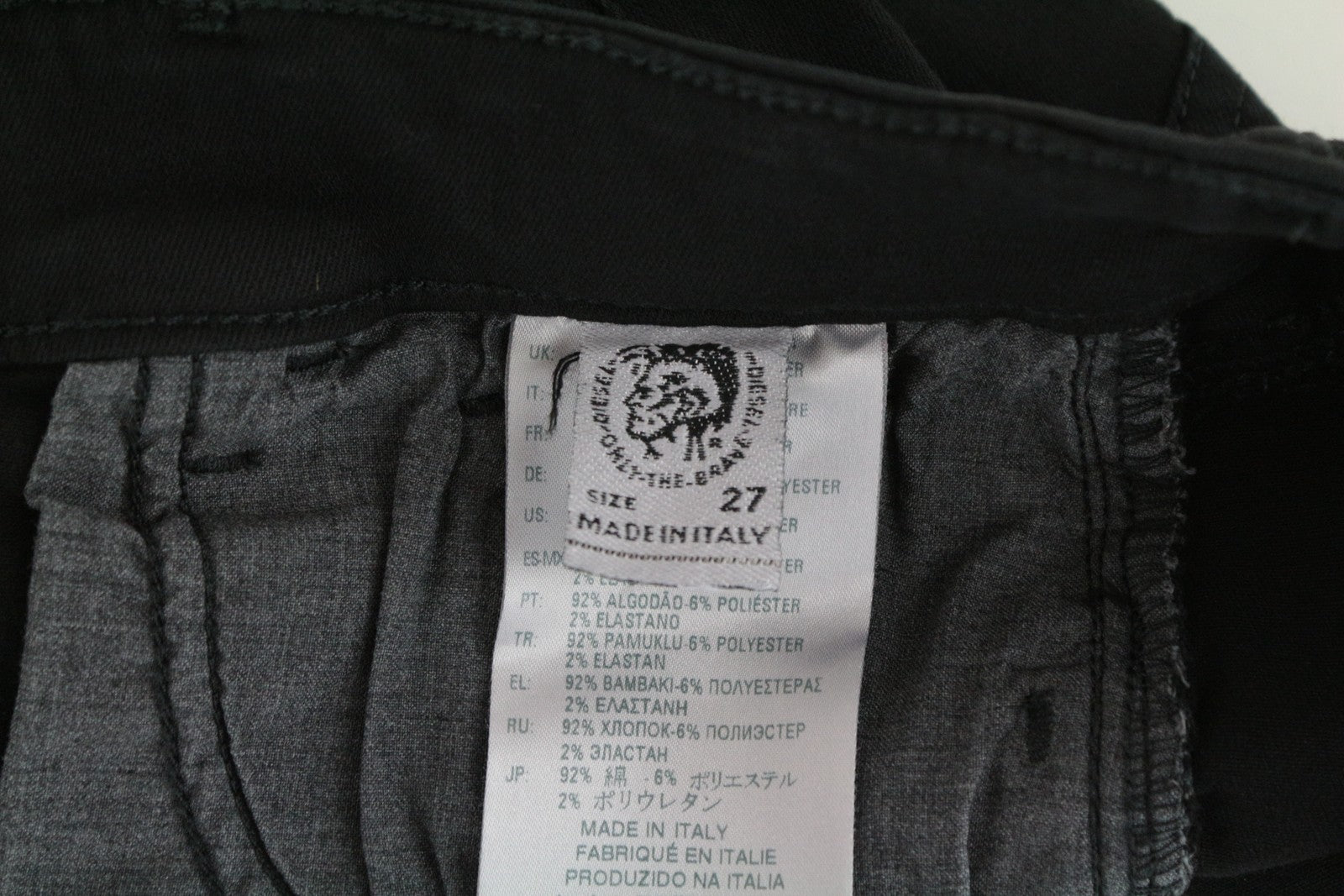 DIESEL Slandy-Ankle 084EX W27/L32 aptempti juodi tamprūs moteriški plėšyti džinsai 