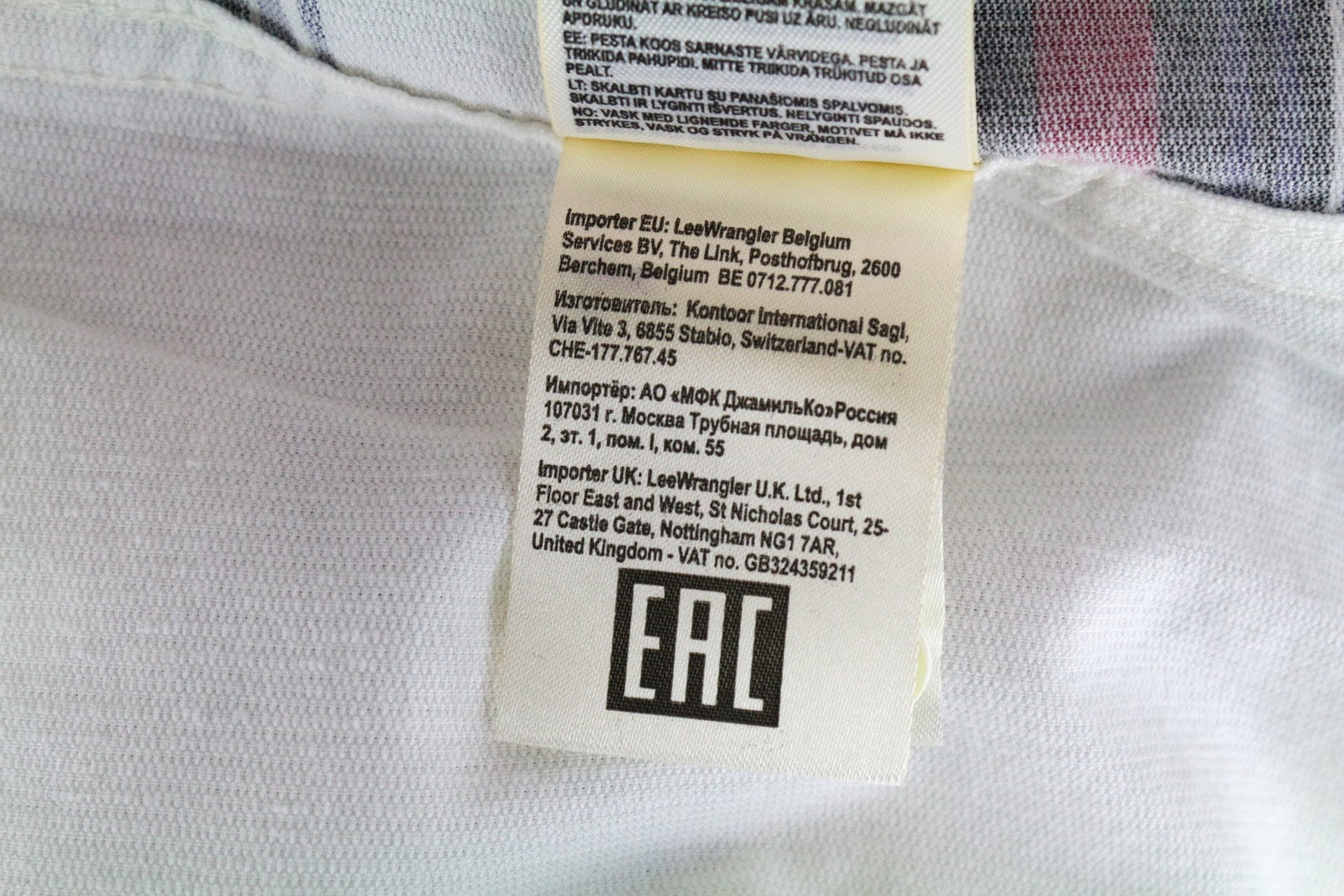 WRANGLER vyriški M dydžio marškinėliai su velvetiniu balkšvu raštu, languoti ilgomis rankovėmis, su sagomis 