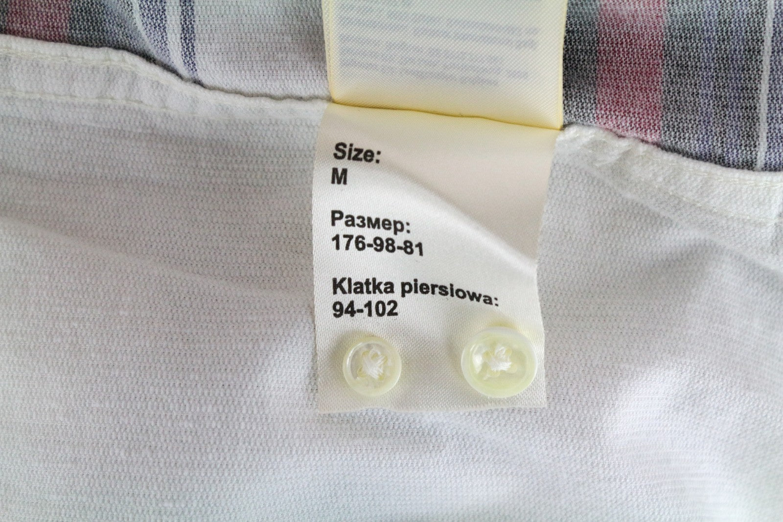 WRANGLER vyriški M dydžio marškinėliai su velvetiniu balkšvu raštu, languoti ilgomis rankovėmis, su sagomis 