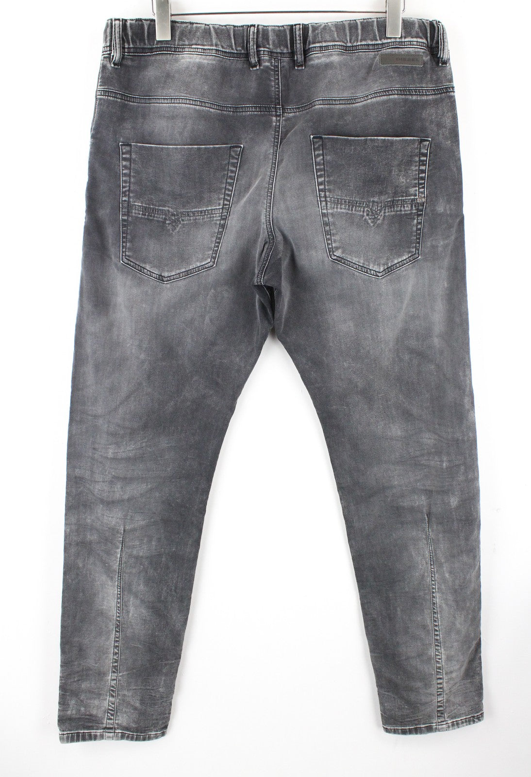 DIESEL Krooley-NE 0855B vyriški W38 Slim Carrot Fit Jogg vidutinio pilkumo tamprūs džinsai 