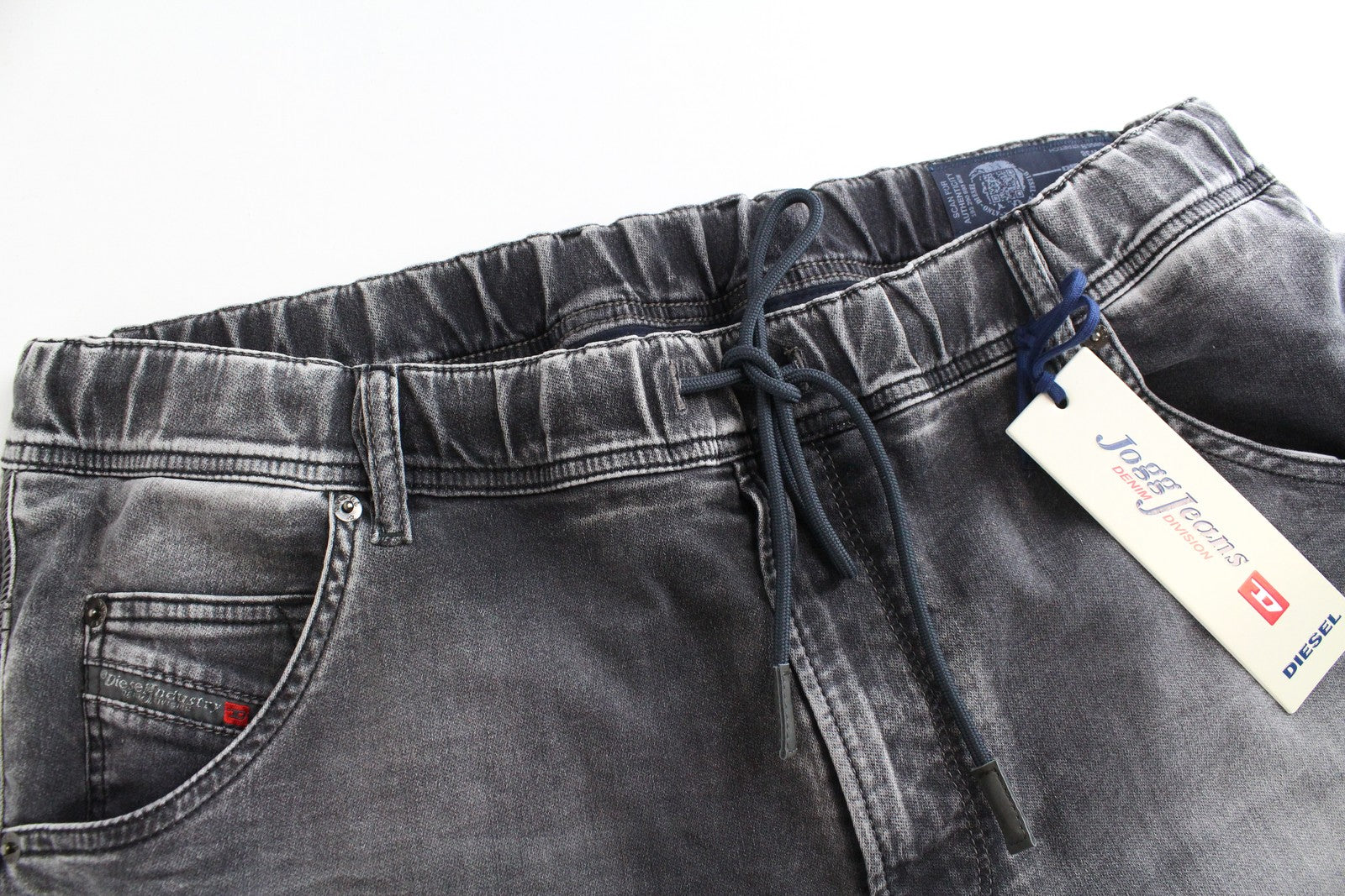 DIESEL Krooley-NE 0855B vyriški W38 Slim Carrot Fit Jogg vidutinio pilkumo tamprūs džinsai 