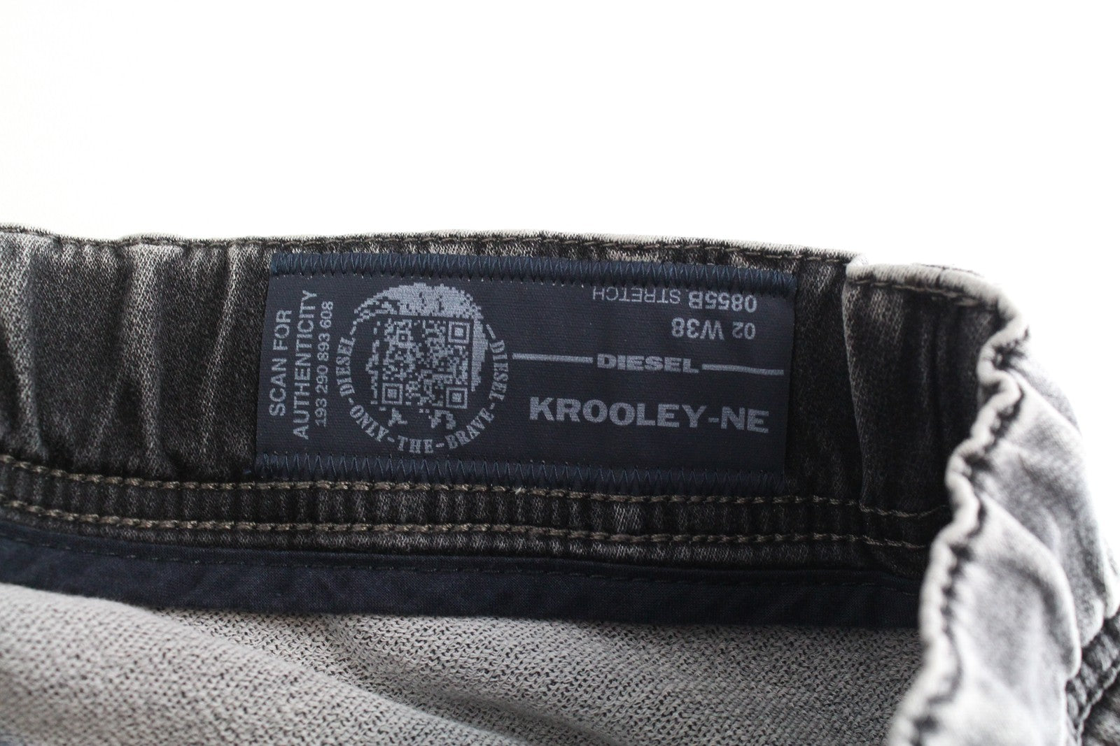 DIESEL Krooley-NE 0855B vyriški W38 Slim Carrot Fit Jogg vidutinio pilkumo tamprūs džinsai 