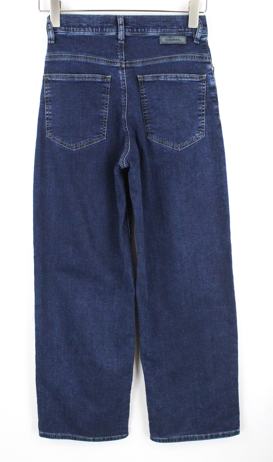 DIESEL Widee-NE 0686X moteriškos W23 trumpintos tiesios džinsinės kelnės mėlynos jogg sportinės 