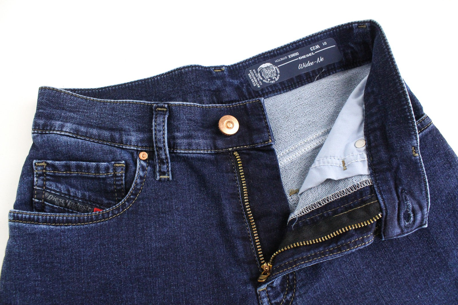 DIESEL Widee-NE 0686X moteriškos W23 trumpintos tiesios džinsinės kelnės mėlynos jogg sportinės 