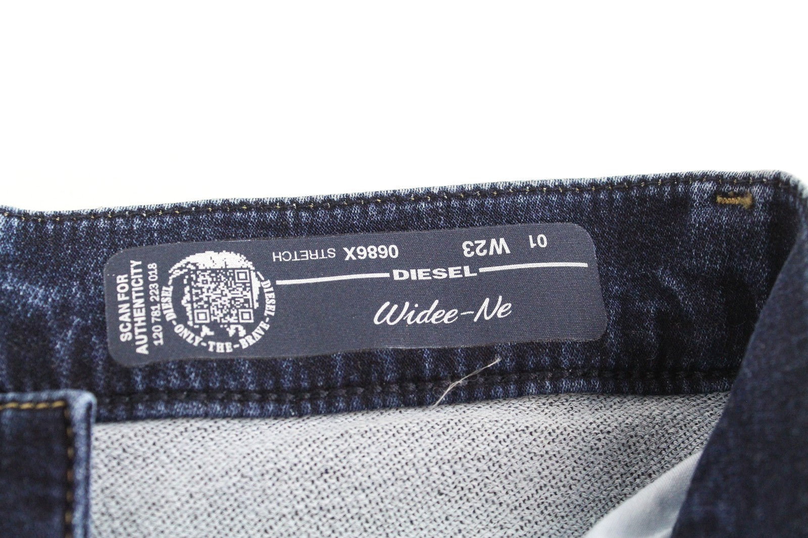 DIESEL Widee-NE 0686X moteriškos W23 trumpintos tiesios džinsinės kelnės mėlynos jogg sportinės 