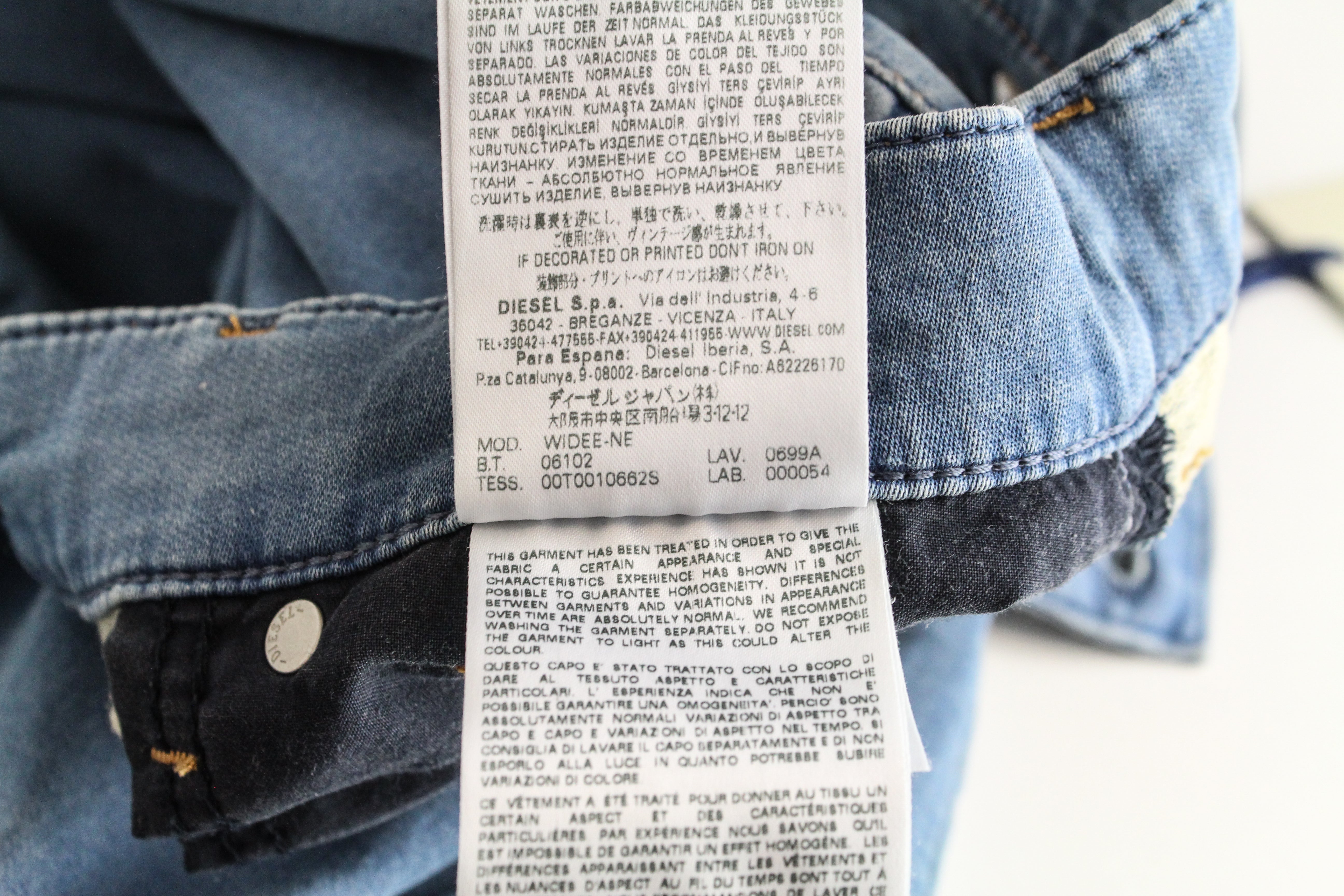 DIESEL Widee-NE 0699A moteriški W25 trumpi mėlyni tiesūs sportiniai džinsai 