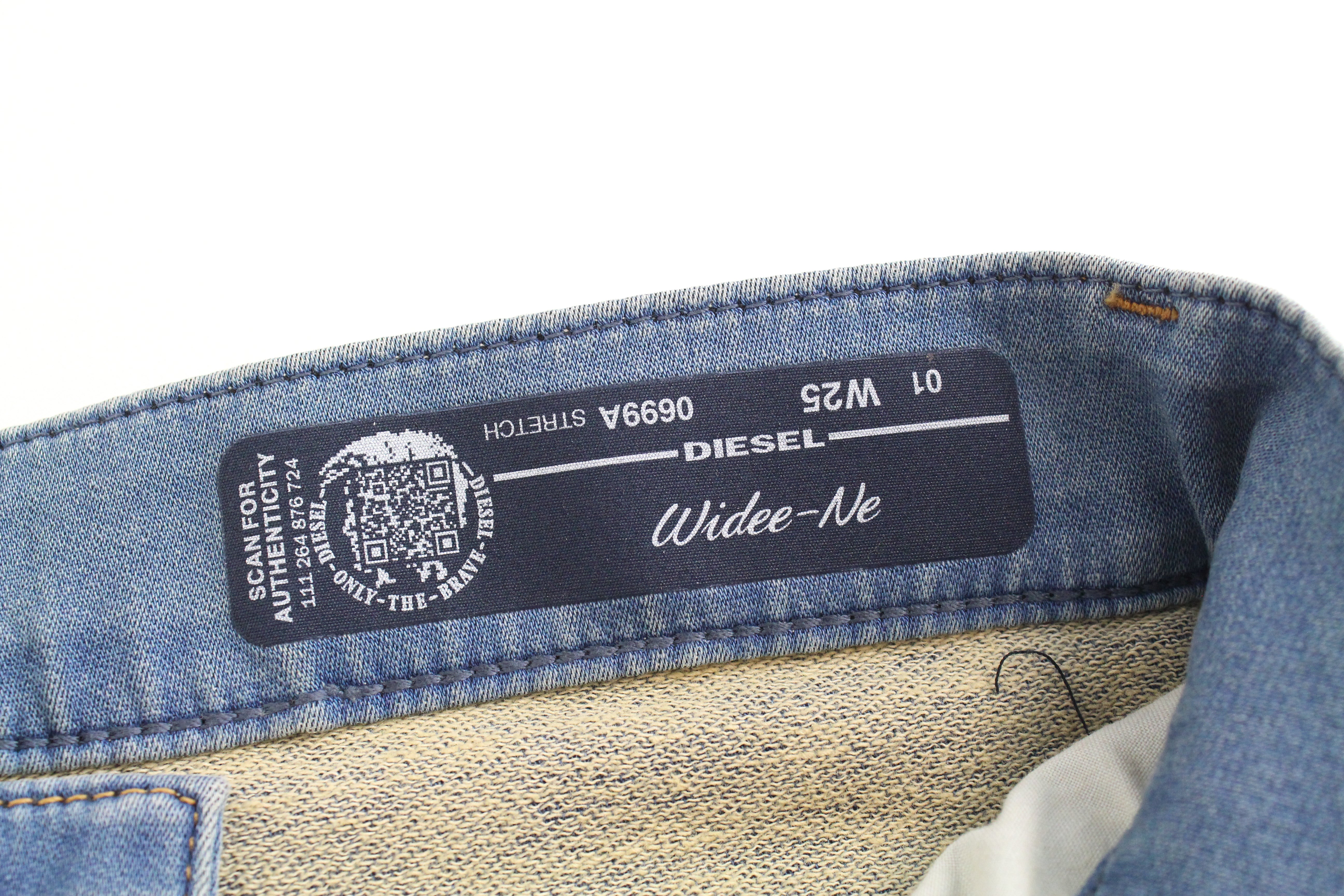 DIESEL Widee-NE 0699A moteriški W25 trumpi mėlyni tiesūs sportiniai džinsai 