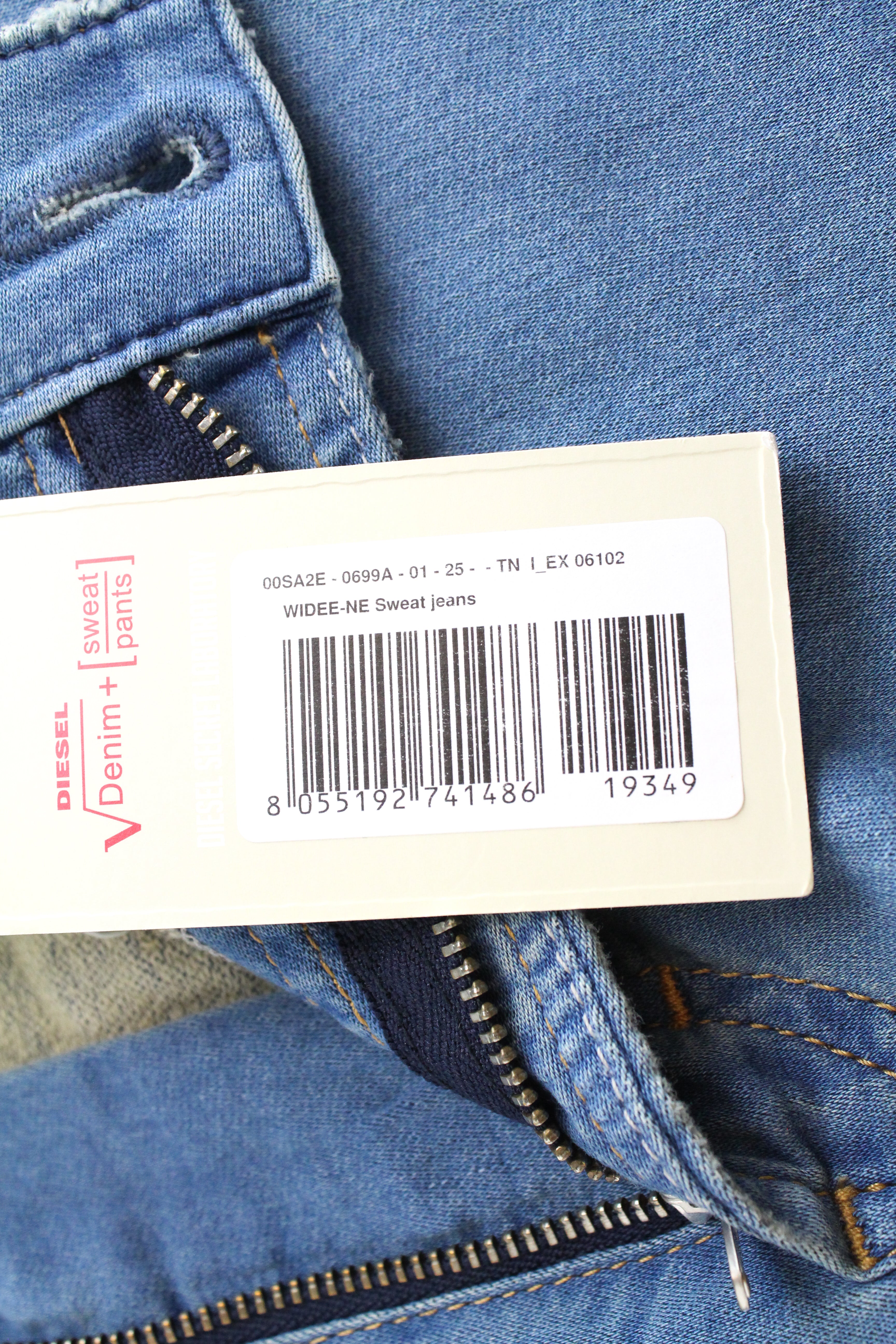 DIESEL Widee-NE 0699A moteriški W25 trumpi mėlyni tiesūs sportiniai džinsai 