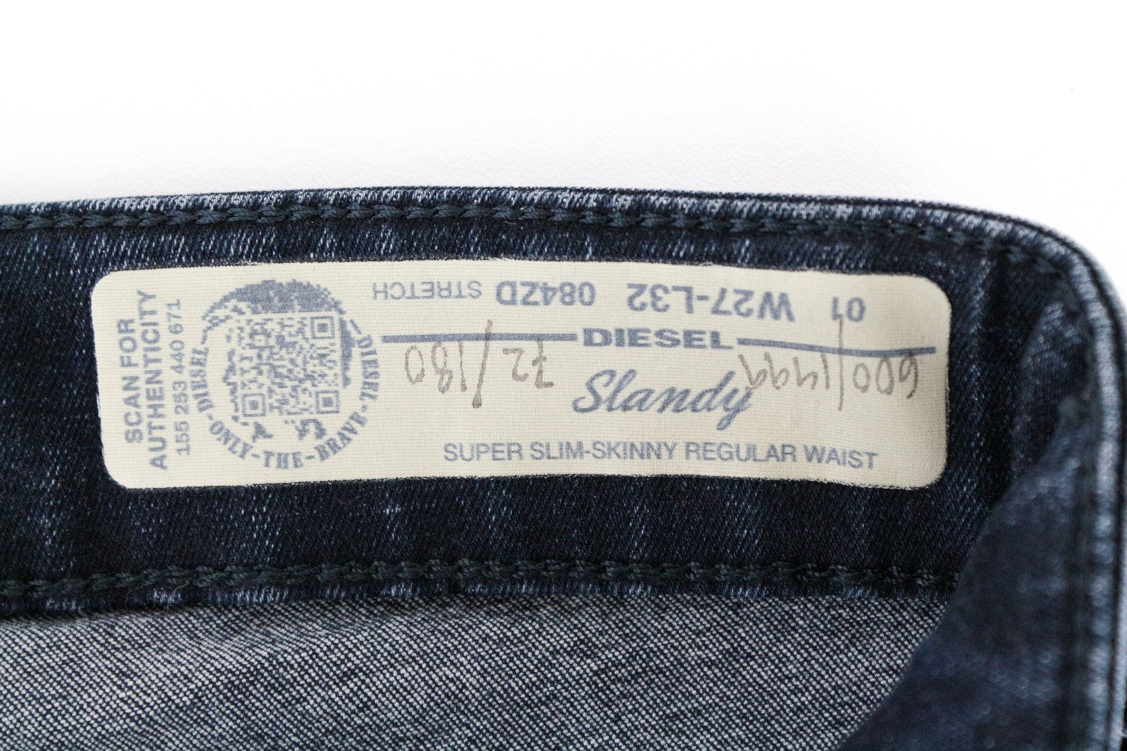 DIESEL Slandy 084ZD moteriški W27/L32 aptempti skalbti ploni tamprūs mėlyni džinsai 