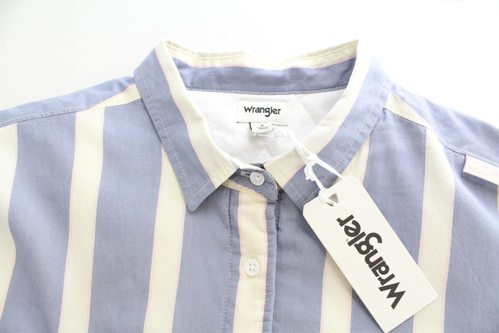 WRANGLER moteriška S dydžio balta paminkštinta striukė su akmens spalvos dryžiais