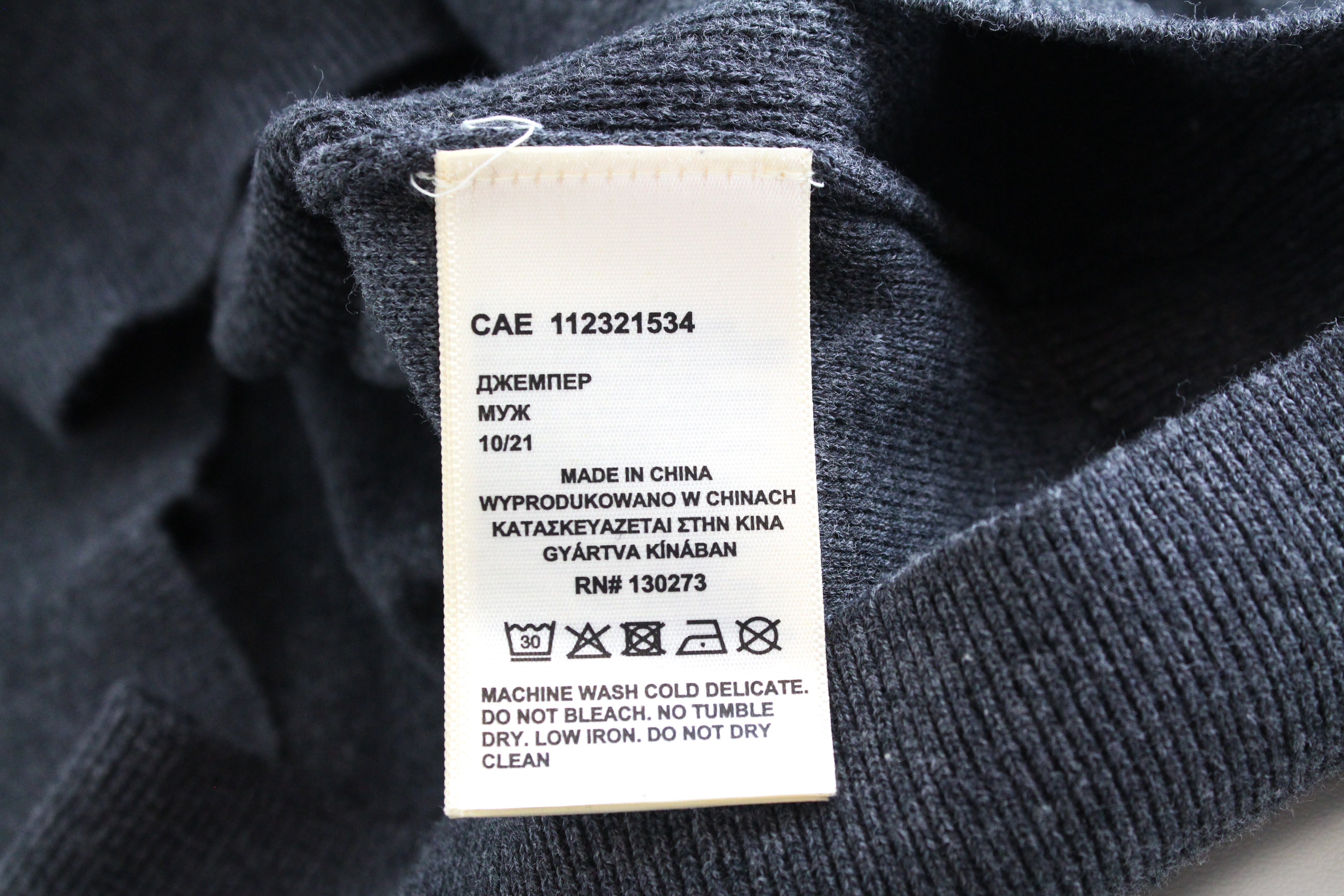 LEE moteriškas M dydžio tamsiai pilkas medvilninis megztinis su melanžo spalvos apvalia kaklo iškirpte, tvirtai megztas