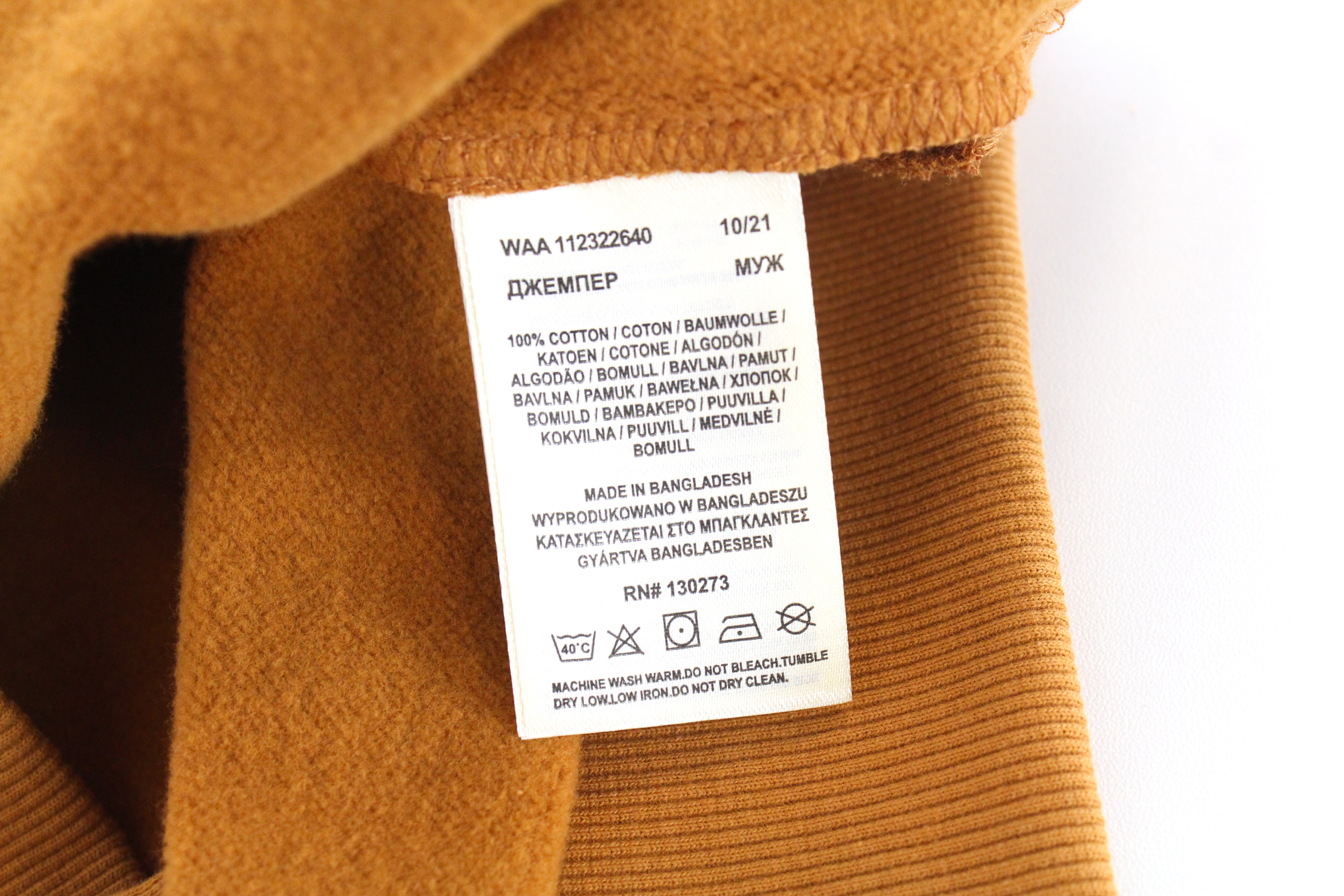 LEE vyriškas M dydžio karamelės rudos spalvos megztinis su logotipu, apvalia kaklo iškirpte, laisvalaikio kirpimas 