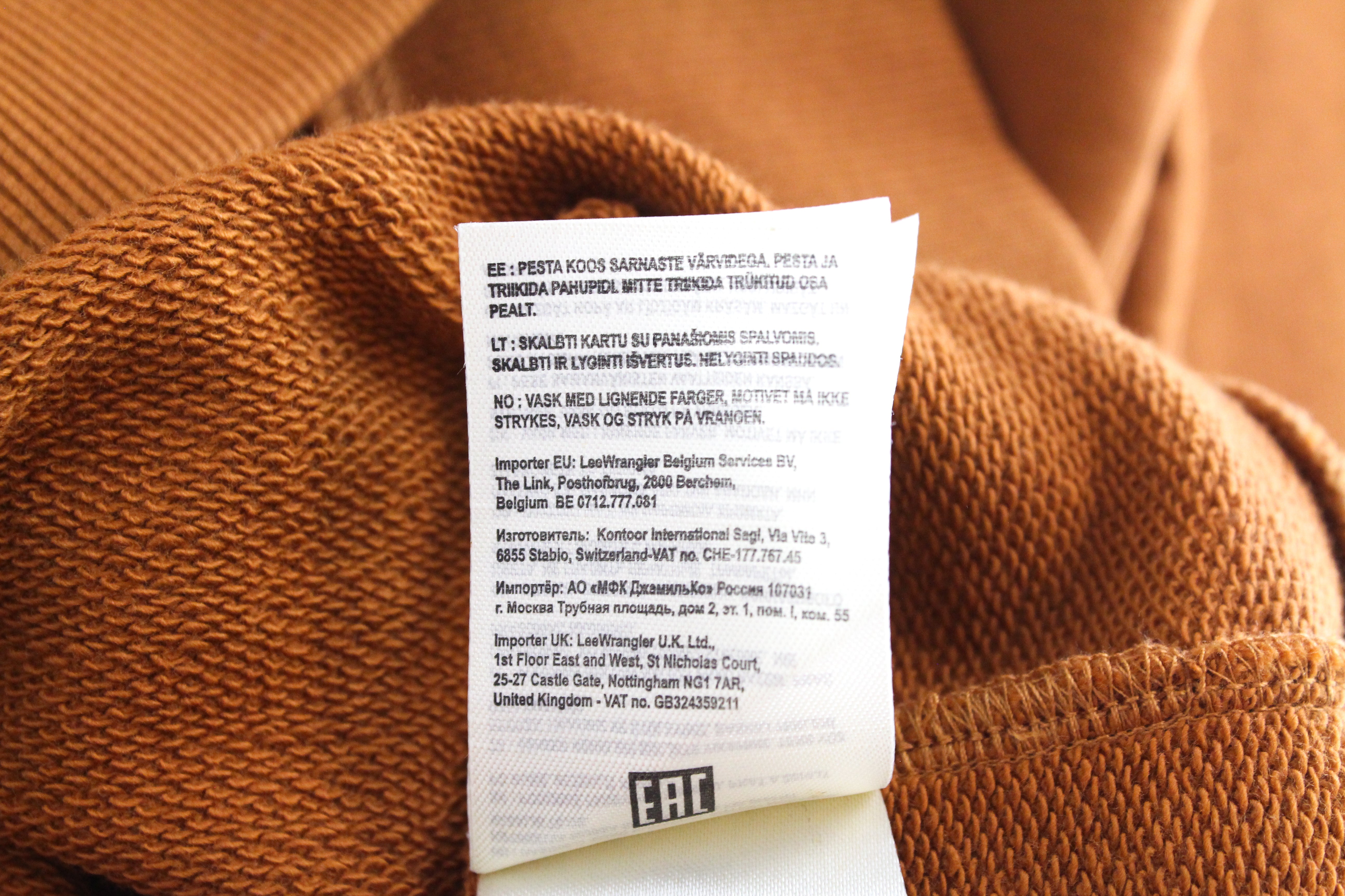 WRANGLER vyriškas M dydžio muskato spalvos vilnos džemperis su apvalia kaklo iškirpte ir logotipu 