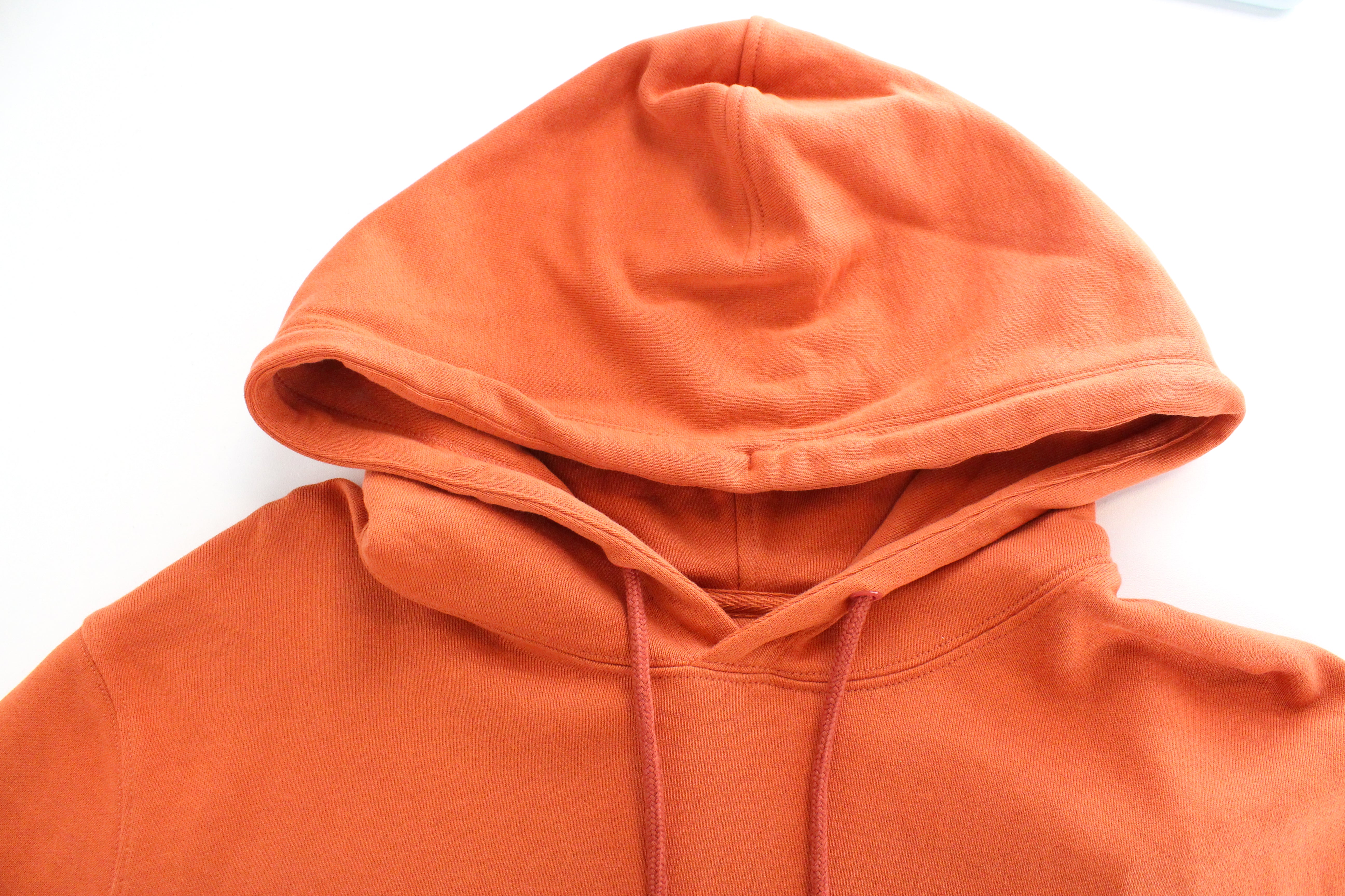 WRANGLER vyriškas oranžinis medvilninis flisinis megztinis su šūkiu ir gobtuvu, M dydžio, su logotipu ir spauda 