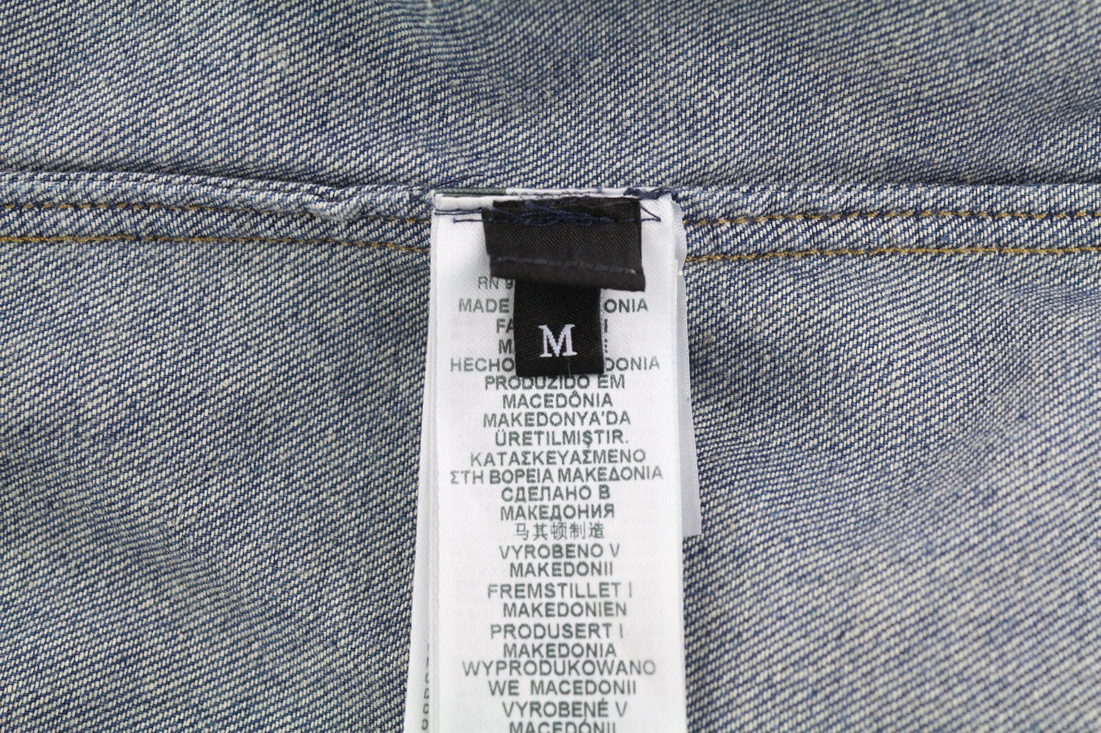 DIESEL D-Milly-Sp vyriški marškinėliai M, rekomenduojama kaina – 195 €, mėlyni, su spaudėmis ir išplatinta kaklo iškirpte.