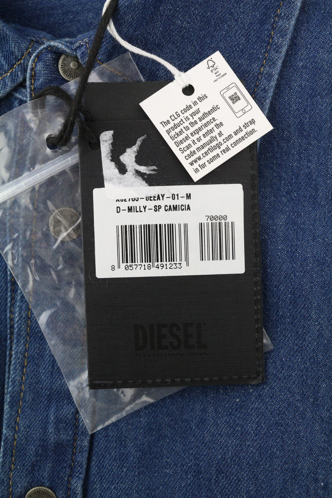 DIESEL D-Milly-Sp vyriški marškinėliai M, rekomenduojama kaina – 195 €, mėlyni, su spaudėmis ir išplatinta kaklo iškirpte.