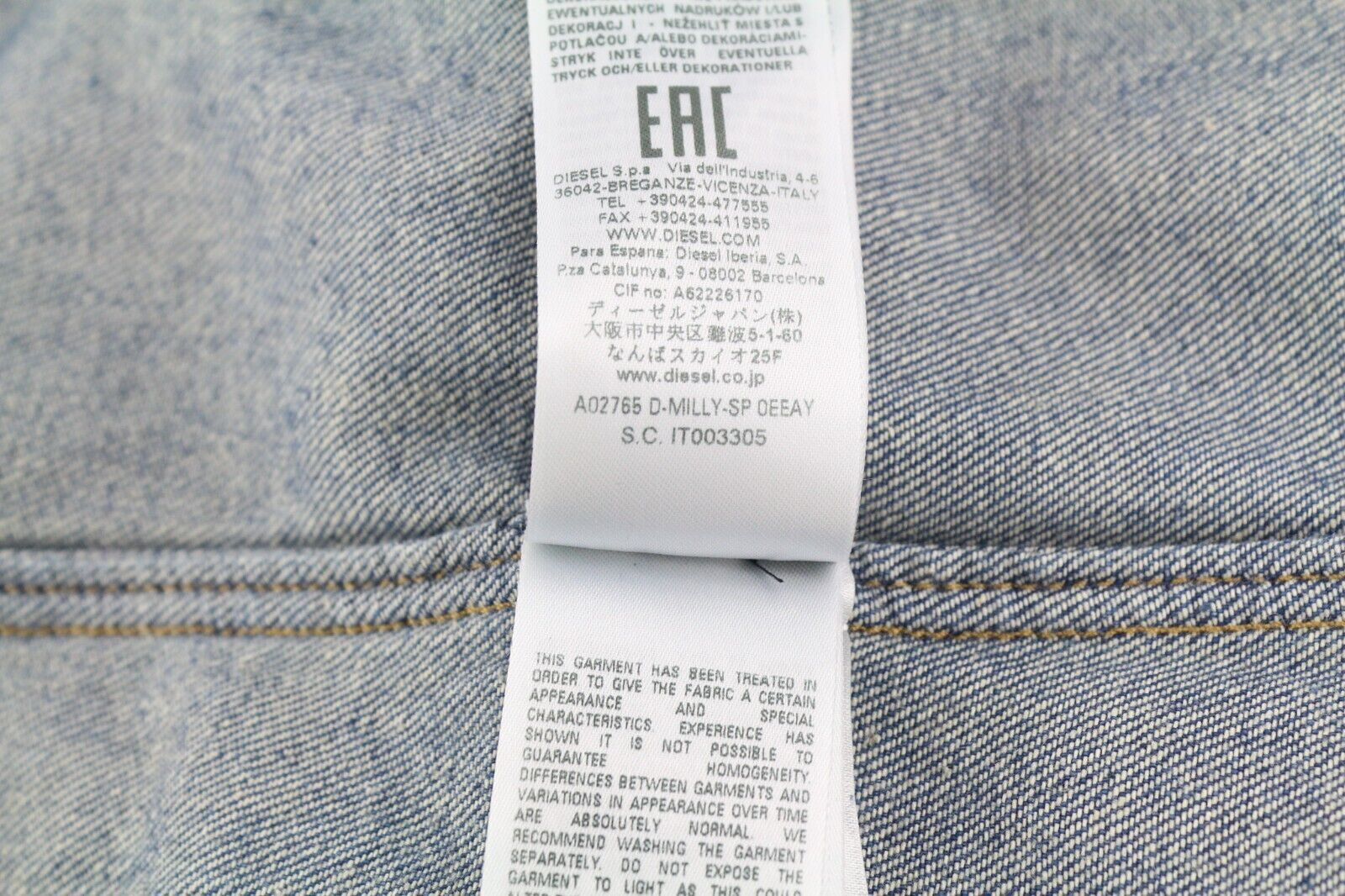 DIESEL D-Milly-Sp vyriški marškinėliai M, rekomenduojama kaina – 195 €, mėlyni, su spaudėmis ir išplatinta kaklo iškirpte.