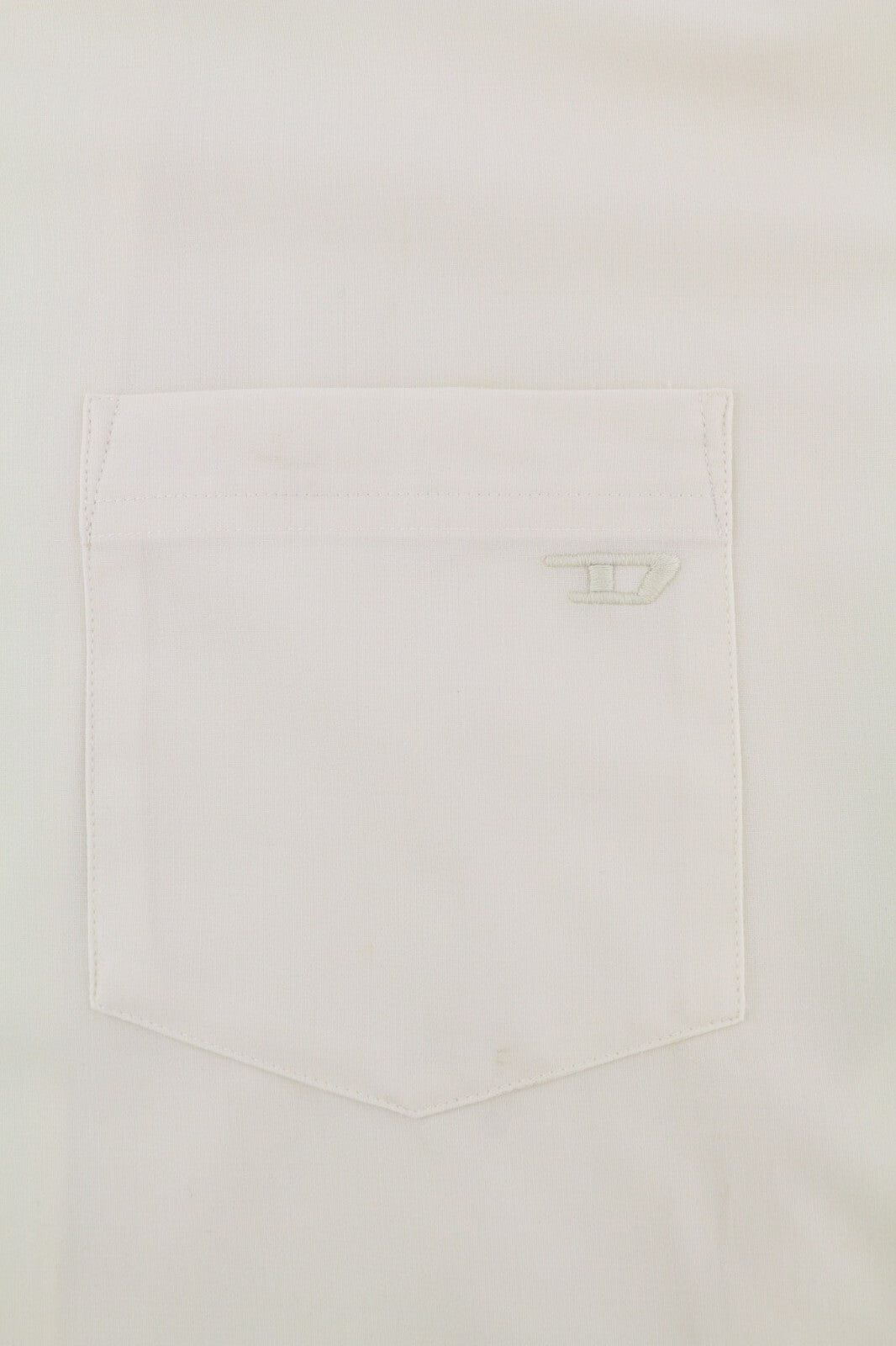 DIESEL S-Wooly vyriški marškinėliai, 2XL dydžio, vilnoniai marškinėliai su sagomis užsegamomis kišenėmis ir įpjauta apykakle. Rekomenduojama kaina – 195 €. 