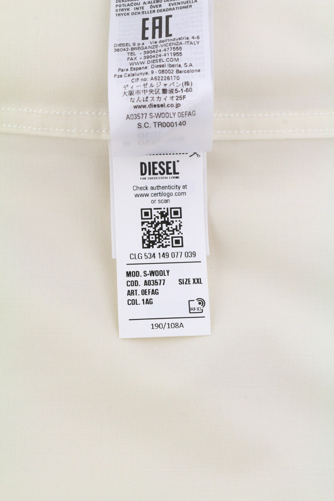 DIESEL S-Wooly vyriški marškinėliai, 2XL dydžio, vilnoniai marškinėliai su sagomis užsegamomis kišenėmis ir įpjauta apykakle. Rekomenduojama kaina – 195 €. 