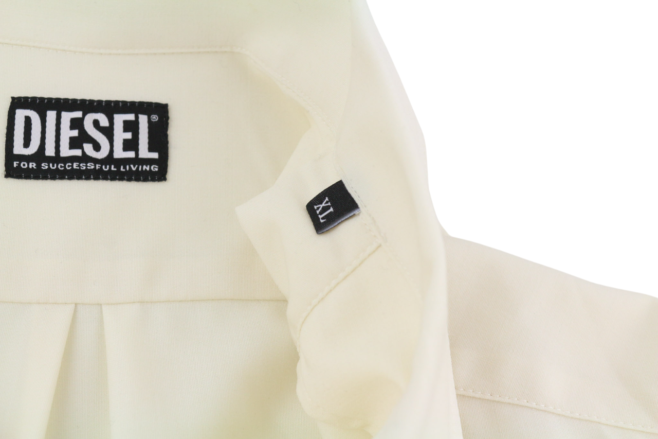 DIESEL S-Wooly vyriški marškinėliai XL dydžio vilnoniai marškinėliai su sagomis užsegamomis kišenėmis ir įpjauta apykakle. Rekomenduojama kaina – 195 €. 