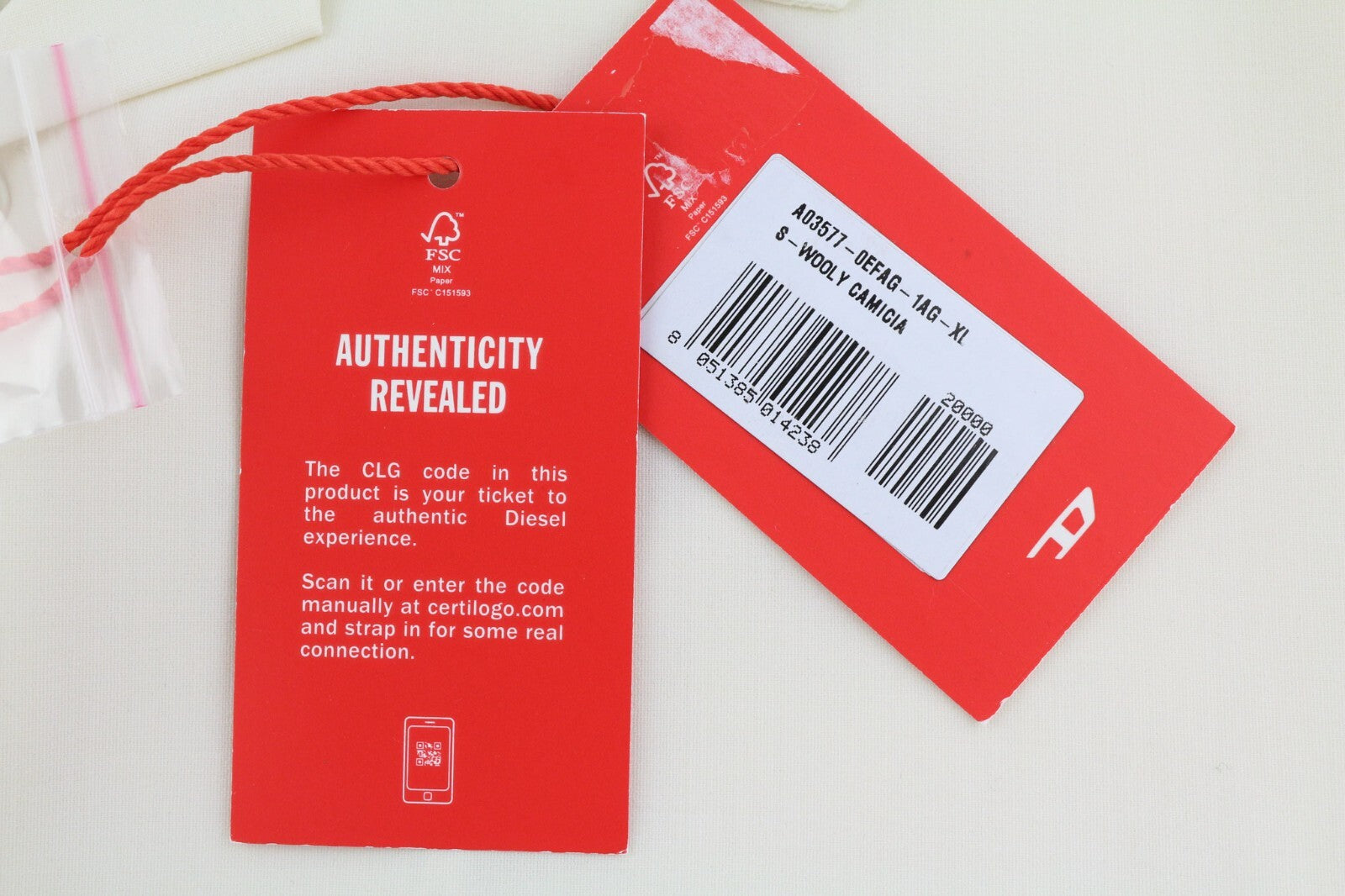 DIESEL S-Wooly vyriški marškinėliai XL dydžio vilnoniai marškinėliai su sagomis užsegamomis kišenėmis ir įpjauta apykakle. Rekomenduojama kaina – 195 €. 