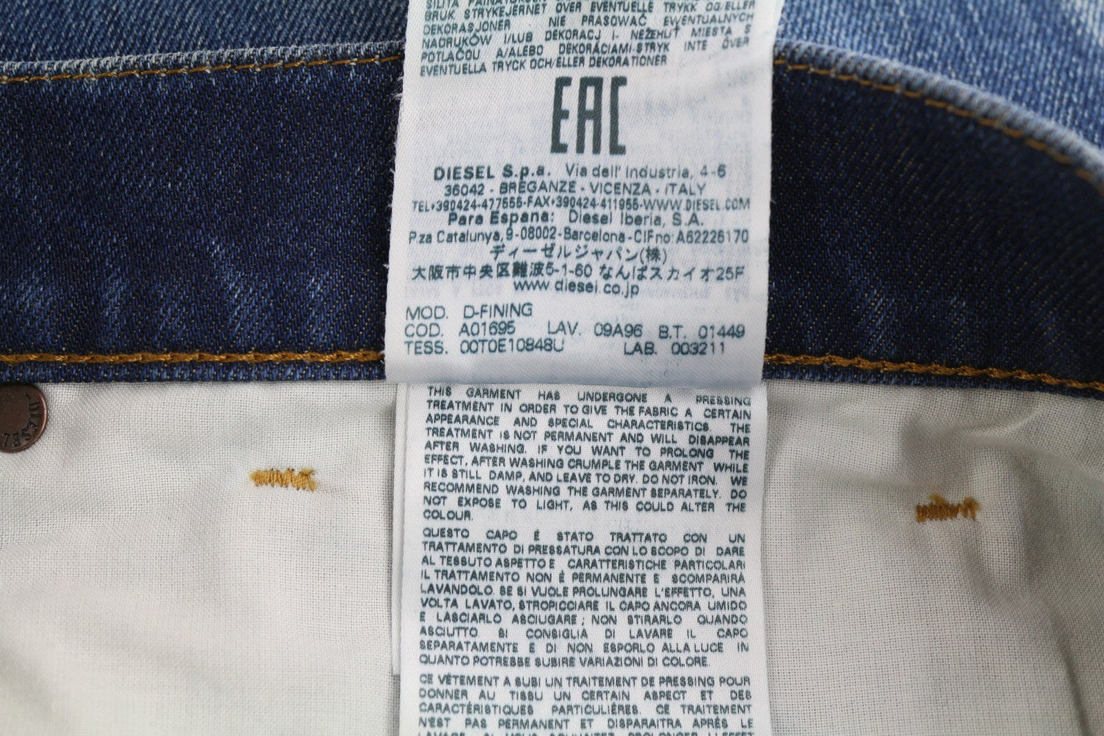 DIESEL D-Fining 09A96 vyriški džinsai W32/L32 siaurėjančios kojos, tamprūs, skalbti, rekomenduojama kaina – 295 € 