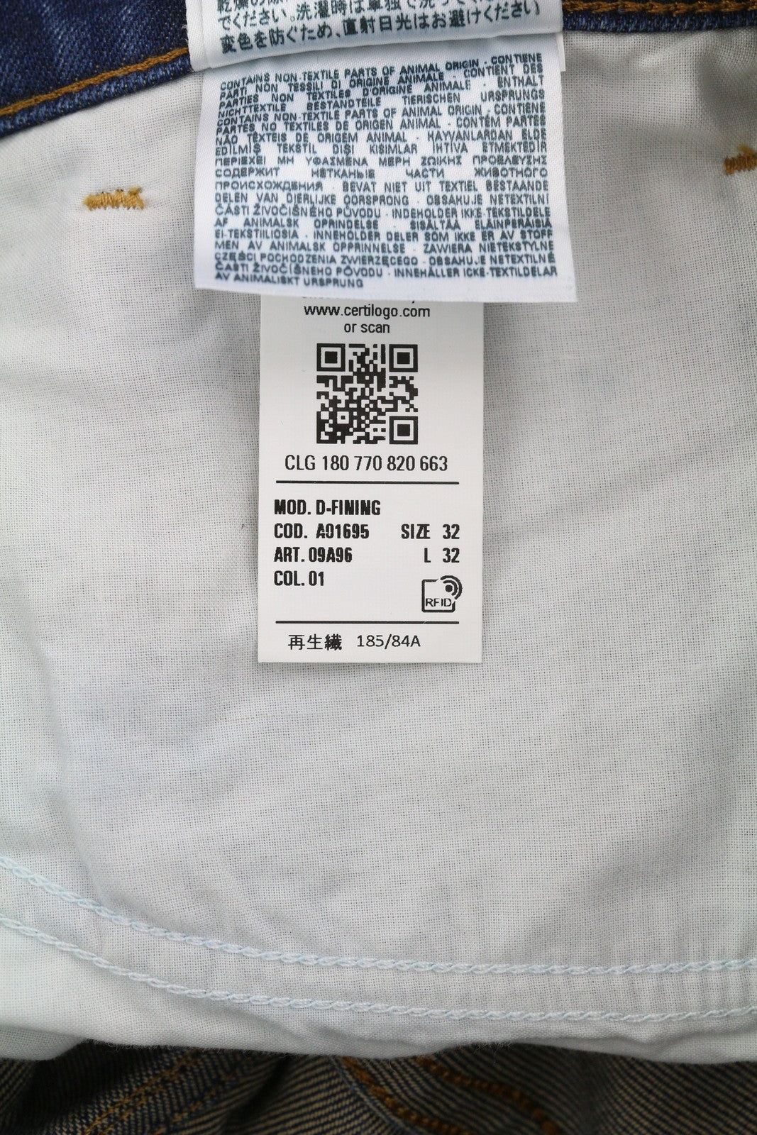 DIESEL D-Fining 09A96 vyriški džinsai W32/L32 siaurėjančios kojos, tamprūs, skalbti, rekomenduojama kaina – 295 € 