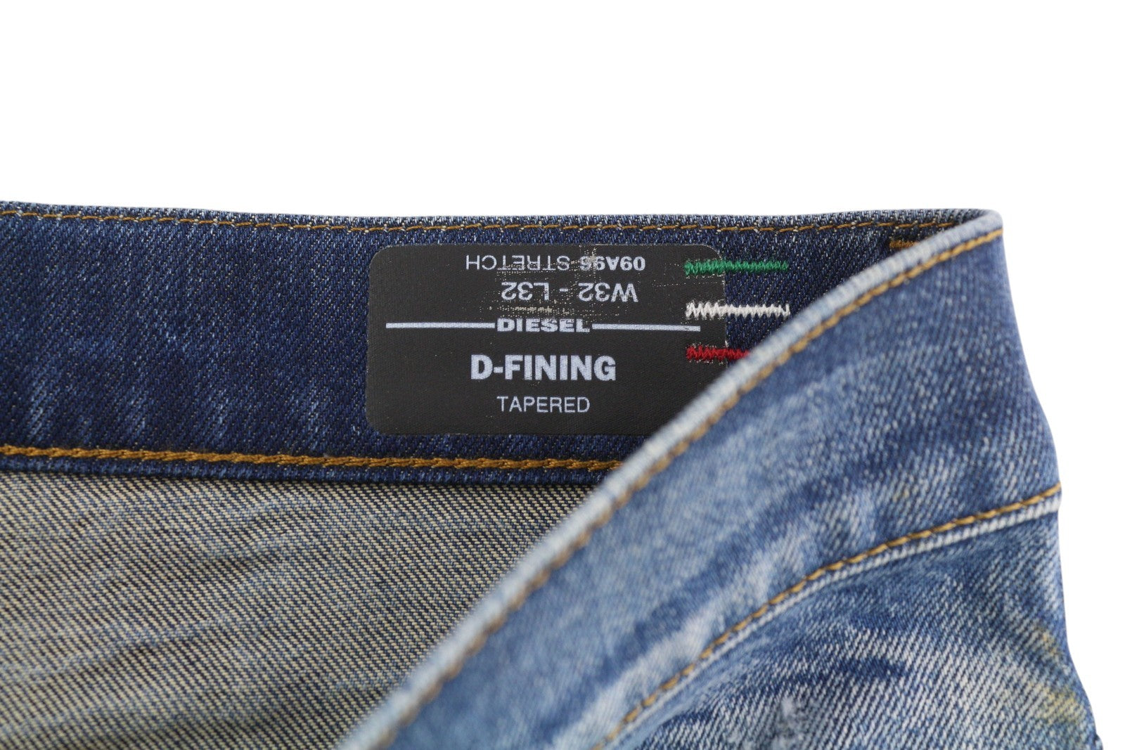 DIESEL D-Fining 09A96 vyriški džinsai W32/L32 siaurėjančios kojos, tamprūs, skalbti, rekomenduojama kaina – 295 € 