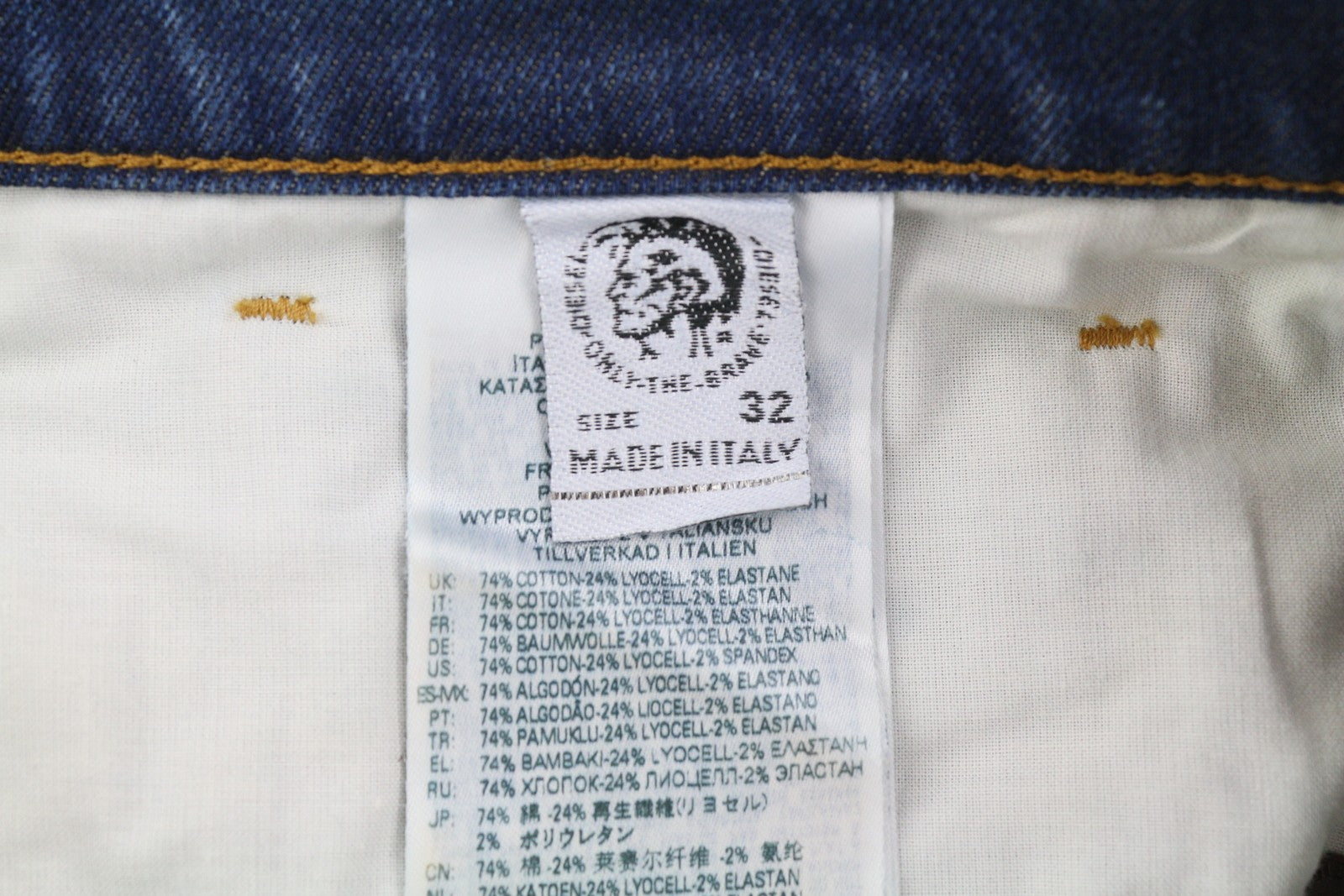 DIESEL D-Fining 09A96 vyriški džinsai W32/L32 siaurėjančios kojos, tamprūs, skalbti, rekomenduojama kaina – 295 € 