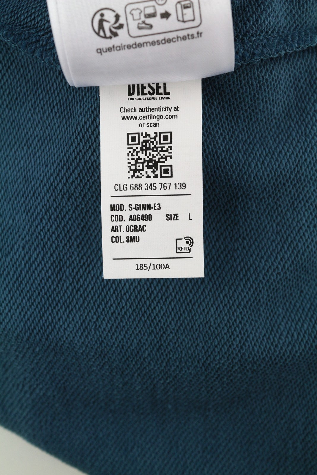 DIESEL S-Ginn-E3 vyriškas džemperis su apvalia apykakle, L dydžio, vidutinės mėlynos spalvos, rekomenduojama kaina – 150 € 