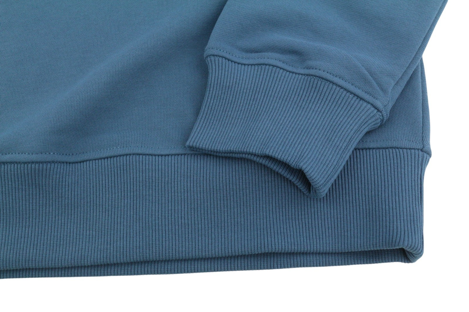 DIESEL S-Ginn-E3 vyriškas džemperis su apvalia apykakle, L dydžio, vidutinės mėlynos spalvos, rekomenduojama kaina – 150 € 