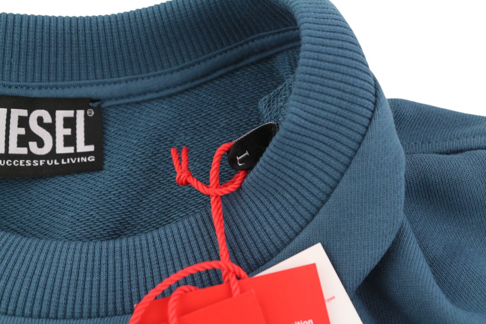 DIESEL S-Ginn-E3 vyriškas džemperis su apvalia apykakle, L dydžio, vidutinės mėlynos spalvos, rekomenduojama kaina – 150 € 
