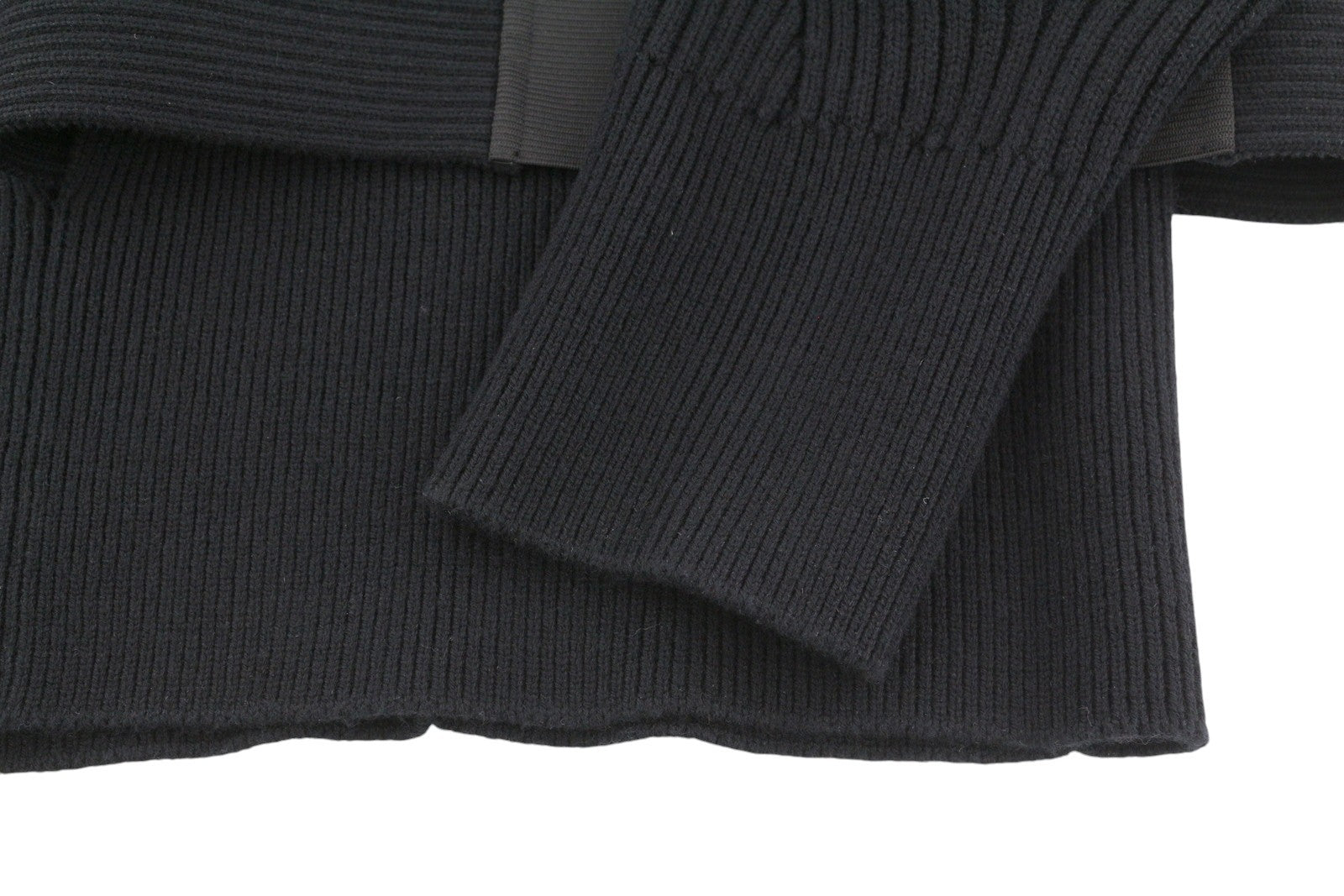 DIESEL M-Sylvania moteriškas megztinis S dydžio, juodas, vilnonis, megztas su diržu, iškirpte, rekomenduojama mažmeninė kaina – 195 € 