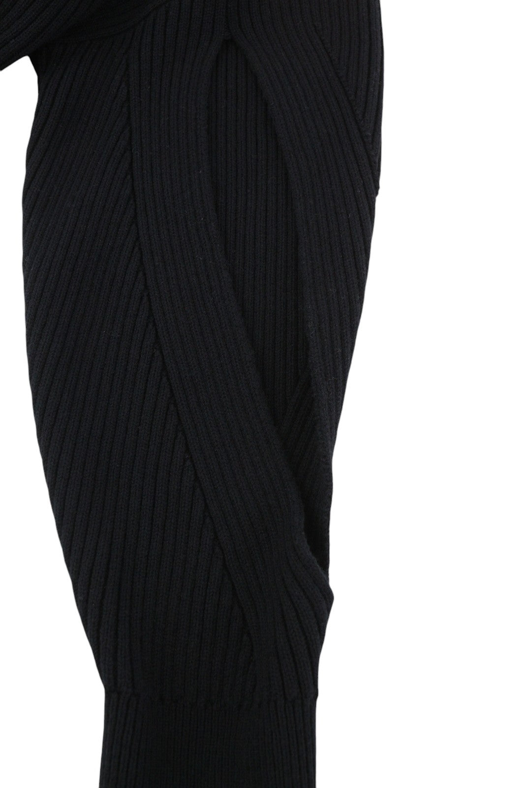 DIESEL M-Sylvania moteriškas megztinis S dydžio, juodas, vilnonis megztinis su diržu, iškirpte, rekomenduojama kaina – 195 € 