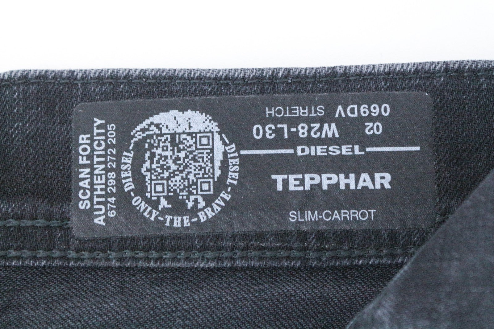 DIESEL Tepphar 069DV vyriški džinsai W28/L30 Slim morkų mėlynos spalvos su plėšytais medvilniniais džinsais 