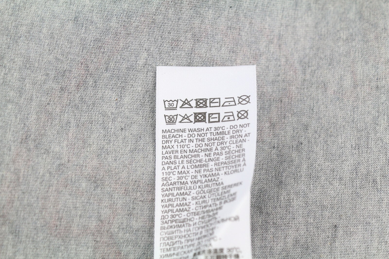 DIESEL T-Balm-B2 vyriški marškinėliai pilki melanžo spalvos, dideli raštuoti, rekomenduojama kaina – 125 € 