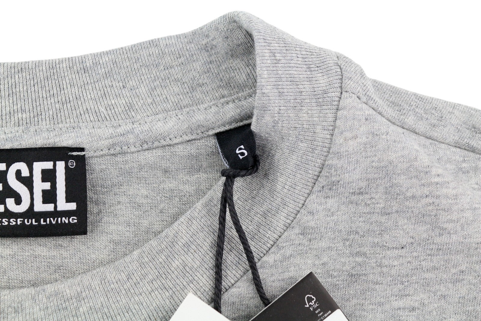DIESEL T-Balm-B2 vyriški marškinėliai S dydžio pilki melanžo spalvos, dideli raštuoti, rekomenduojama kaina – 125 € 
