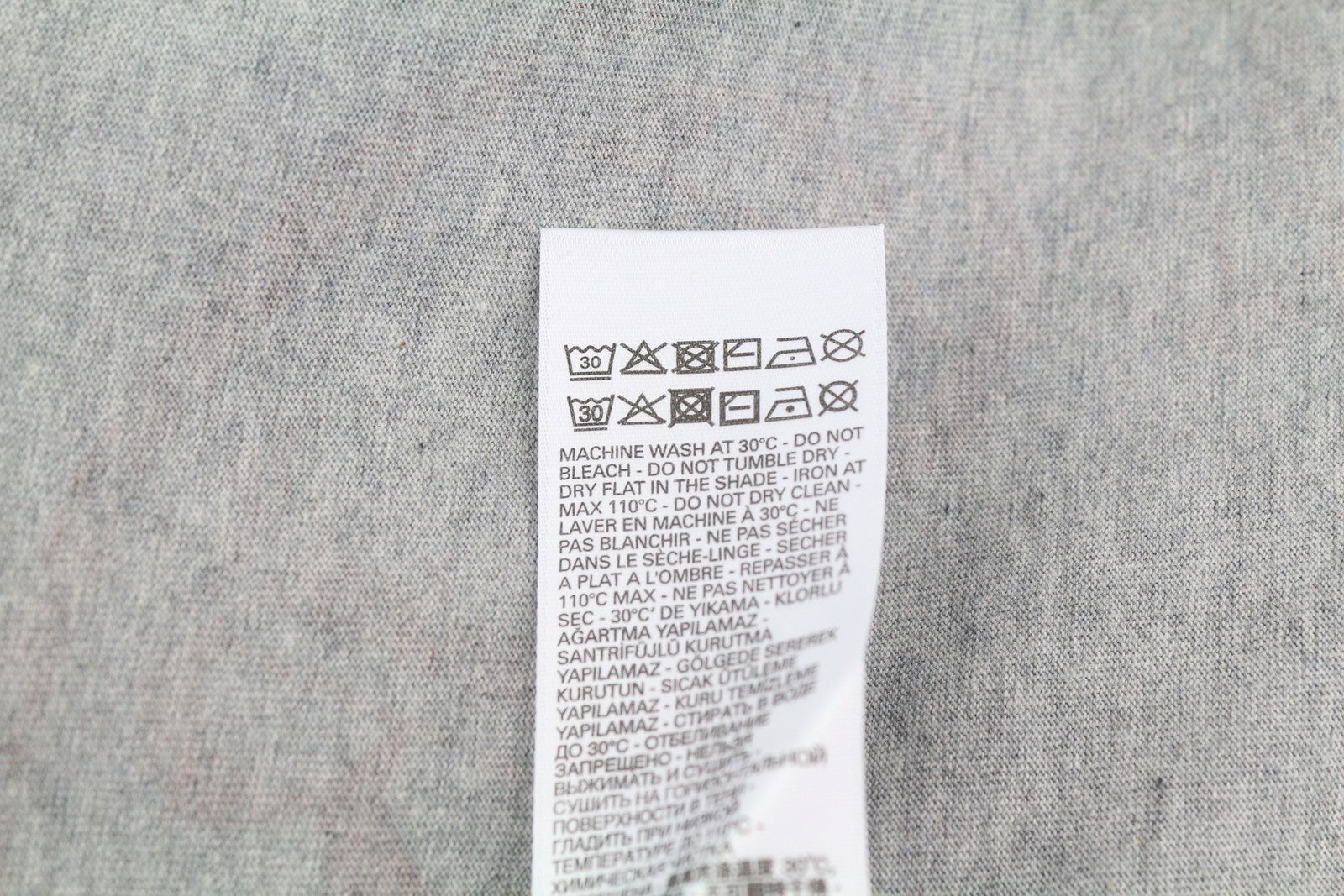 DIESEL T-Balm-B2 vyriški marškinėliai S dydžio pilki melanžo spalvos, dideli raštuoti, rekomenduojama kaina – 125 € 