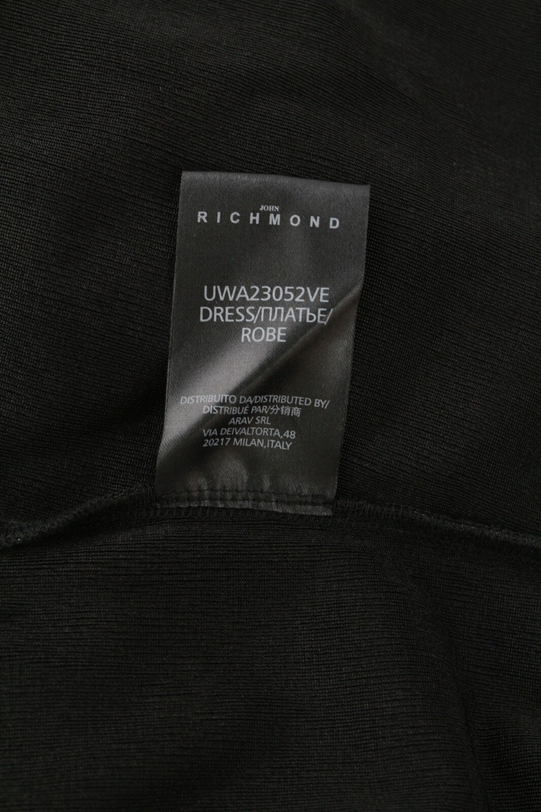 JOHN RICHMOND moteriškos klasikinės ~S suknelės su sidabrinėmis blizgiomis ilgomis rankovėmis, imitacine apykakle ir trumpais dydžiais 