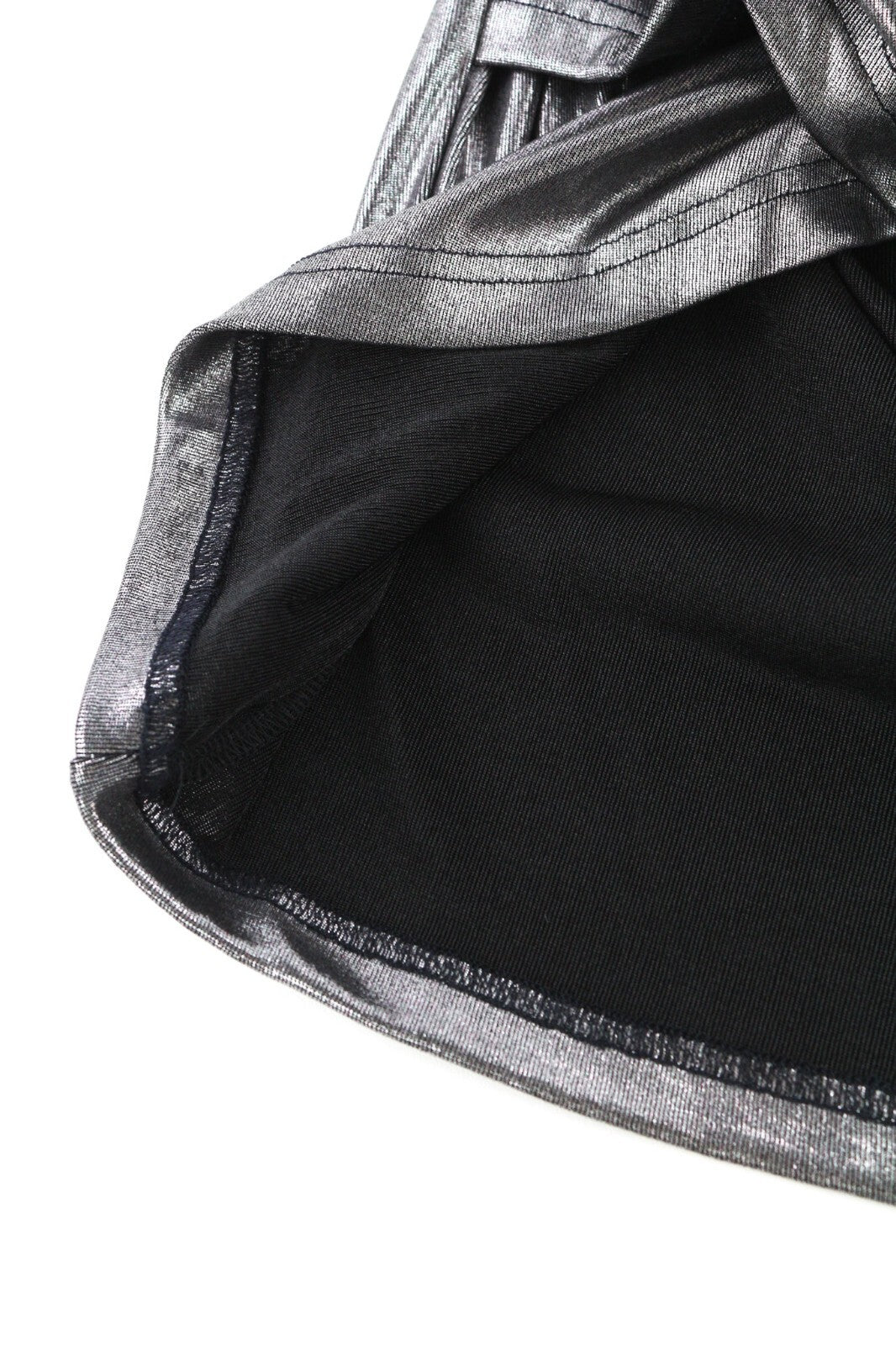 JOHN RICHMOND moteriškos klasikinės ~S suknelės su sidabrinėmis blizgiomis ilgomis rankovėmis, imitacine apykakle ir trumpais dydžiais 