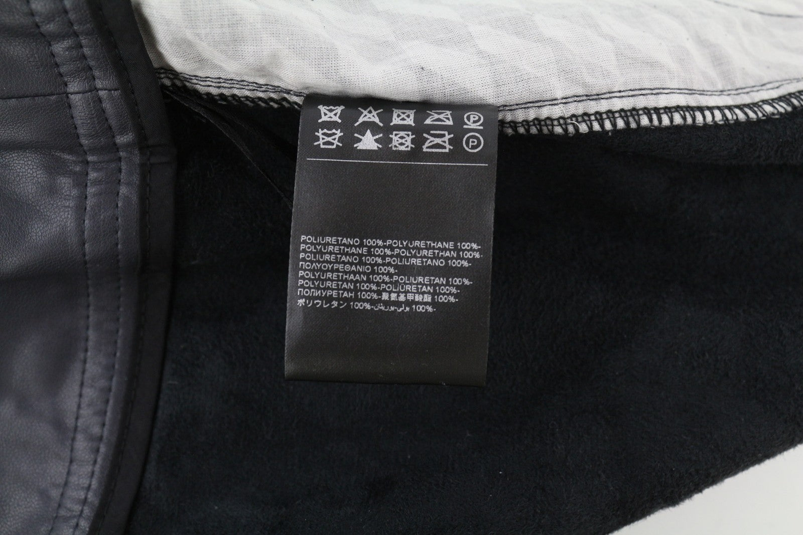 JOHN RICHMOND moteriški šortai S dydžio, pilki, dirbtinės odos, aukštas juosmuo, su kišenėmis diržu. 