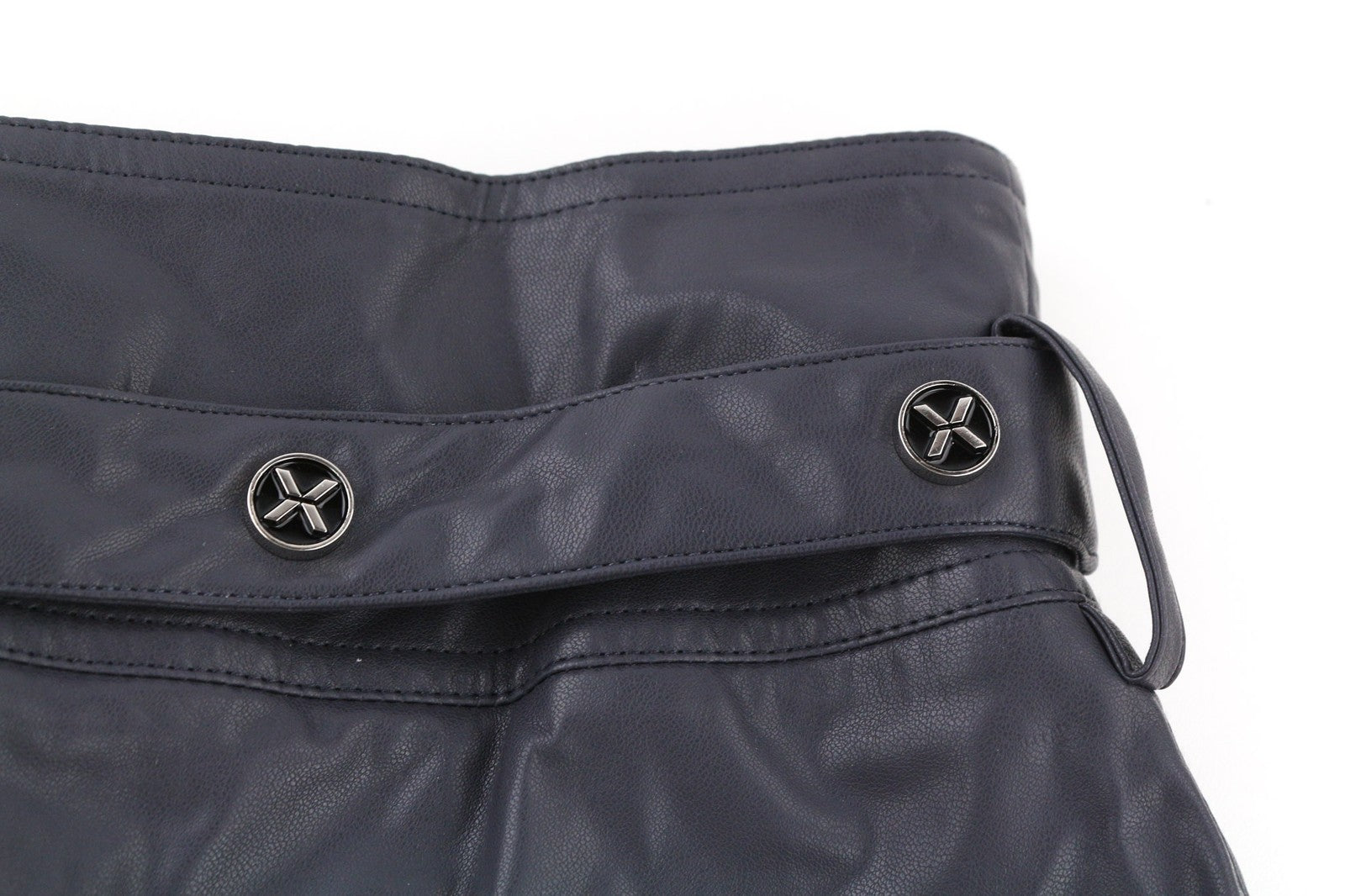 JOHN RICHMOND moteriški šortai S dydžio, pilki, dirbtinės odos, aukštas juosmuo, su kišenėmis diržu. 