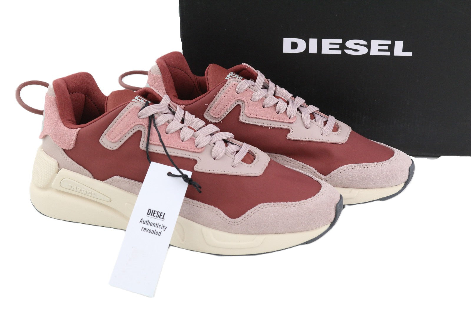 DIESEL S-Serendipity LC moteriški sportbačiai, EU37, violetiniai, žemi, suvarstomi, rekomenduojama kaina – 150 € 